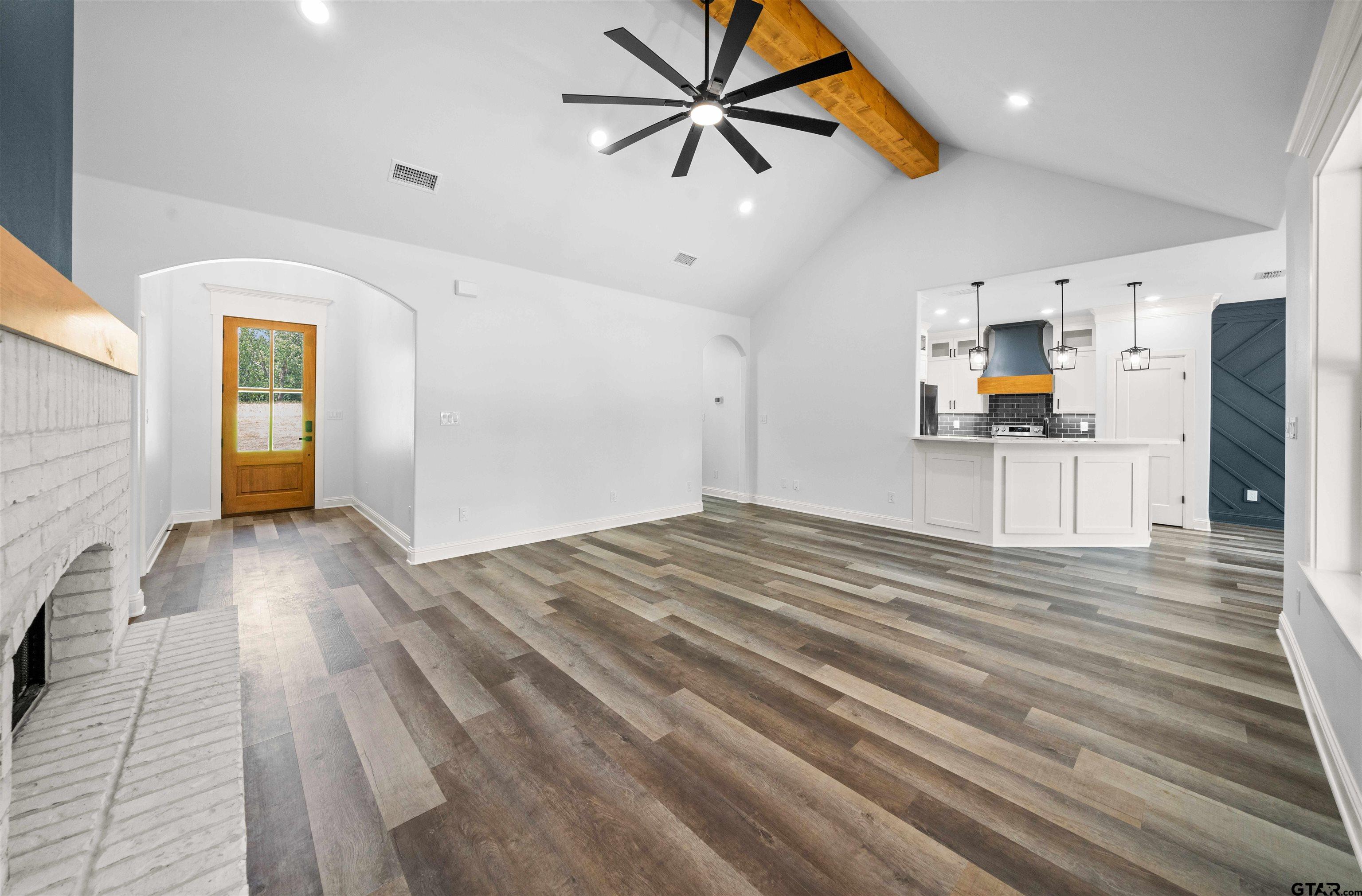 17124 Fountain Cir Property Photo 4