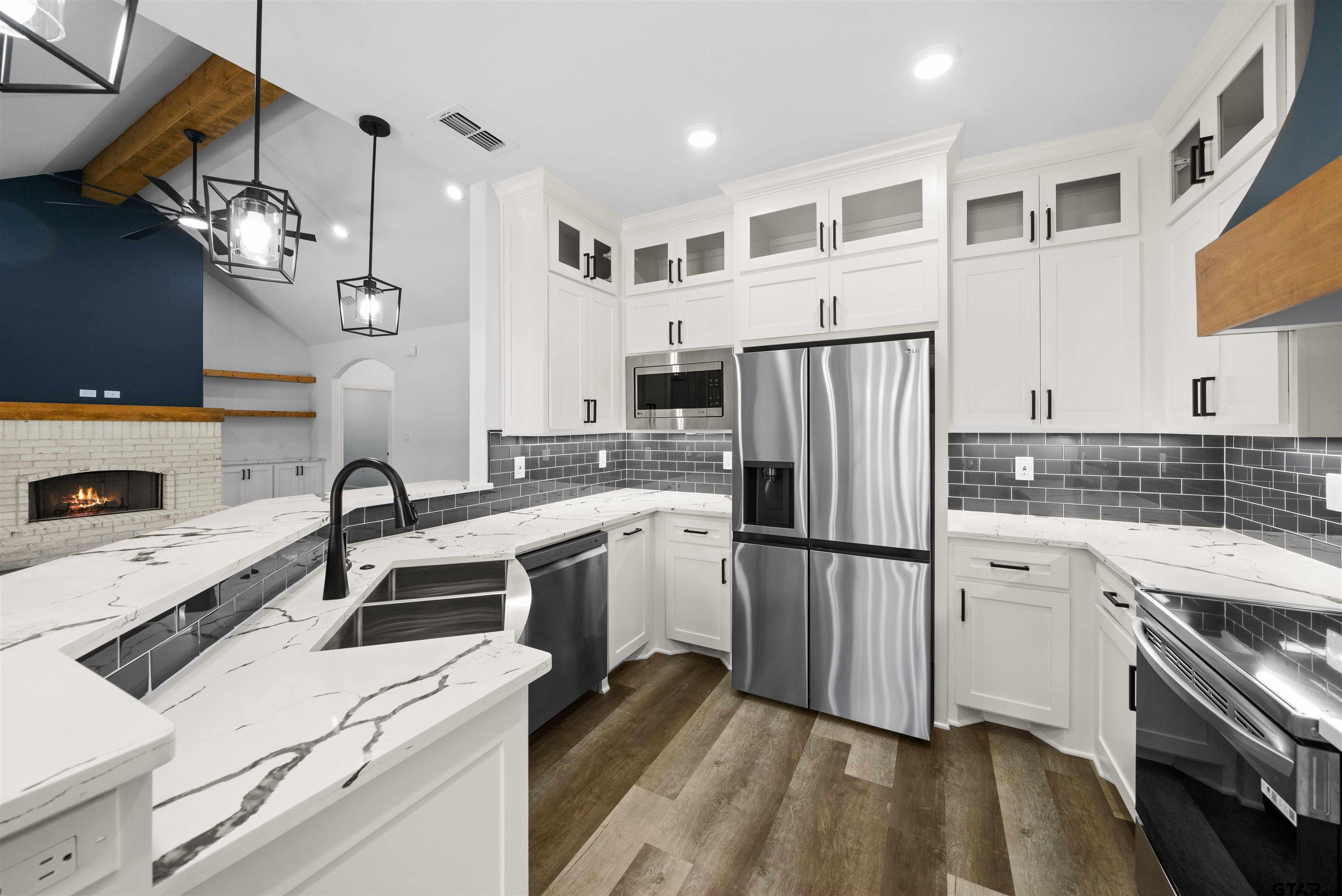17124 Fountain Cir Property Photo 14