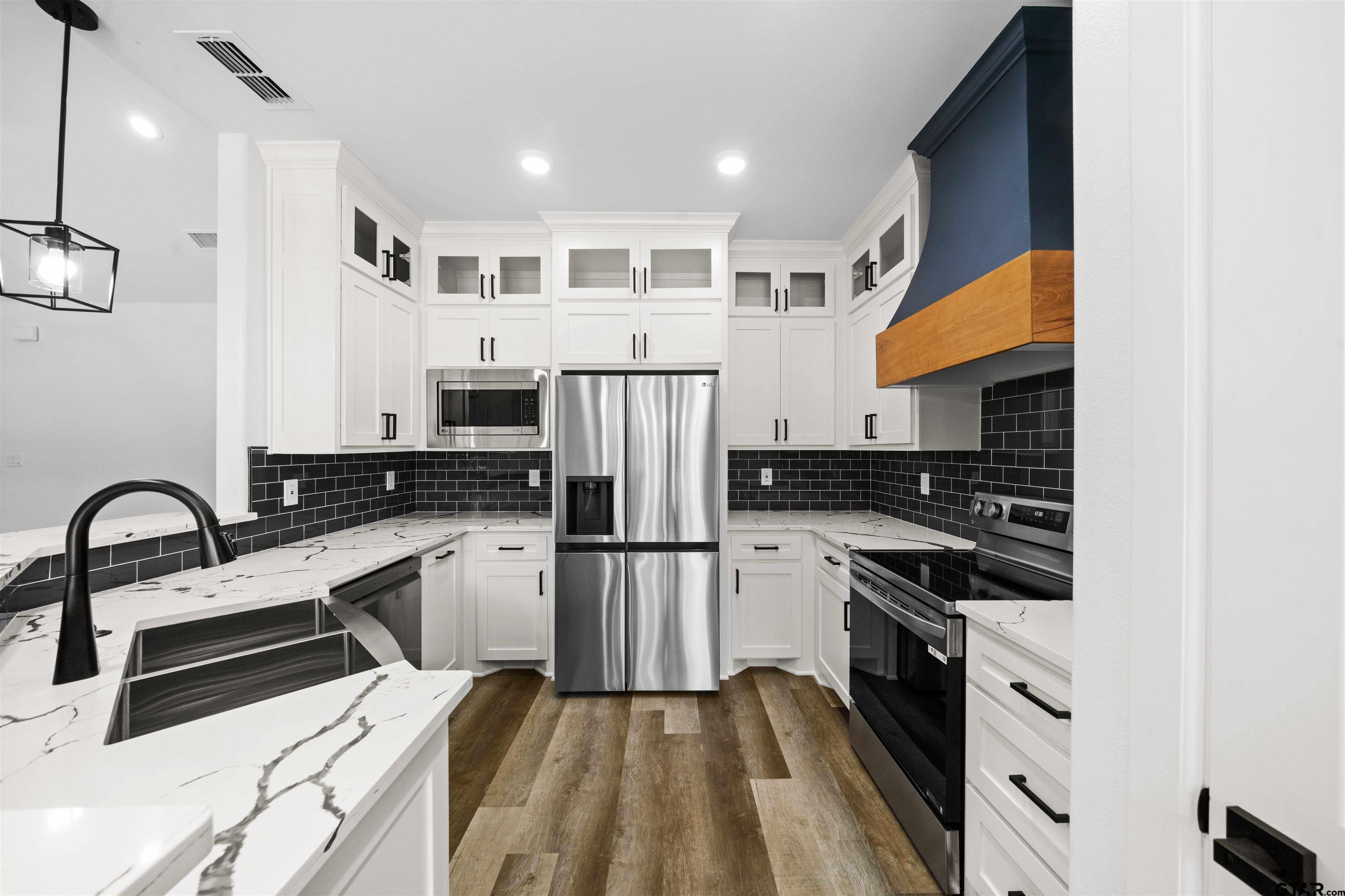 17124 Fountain Cir Property Photo 15