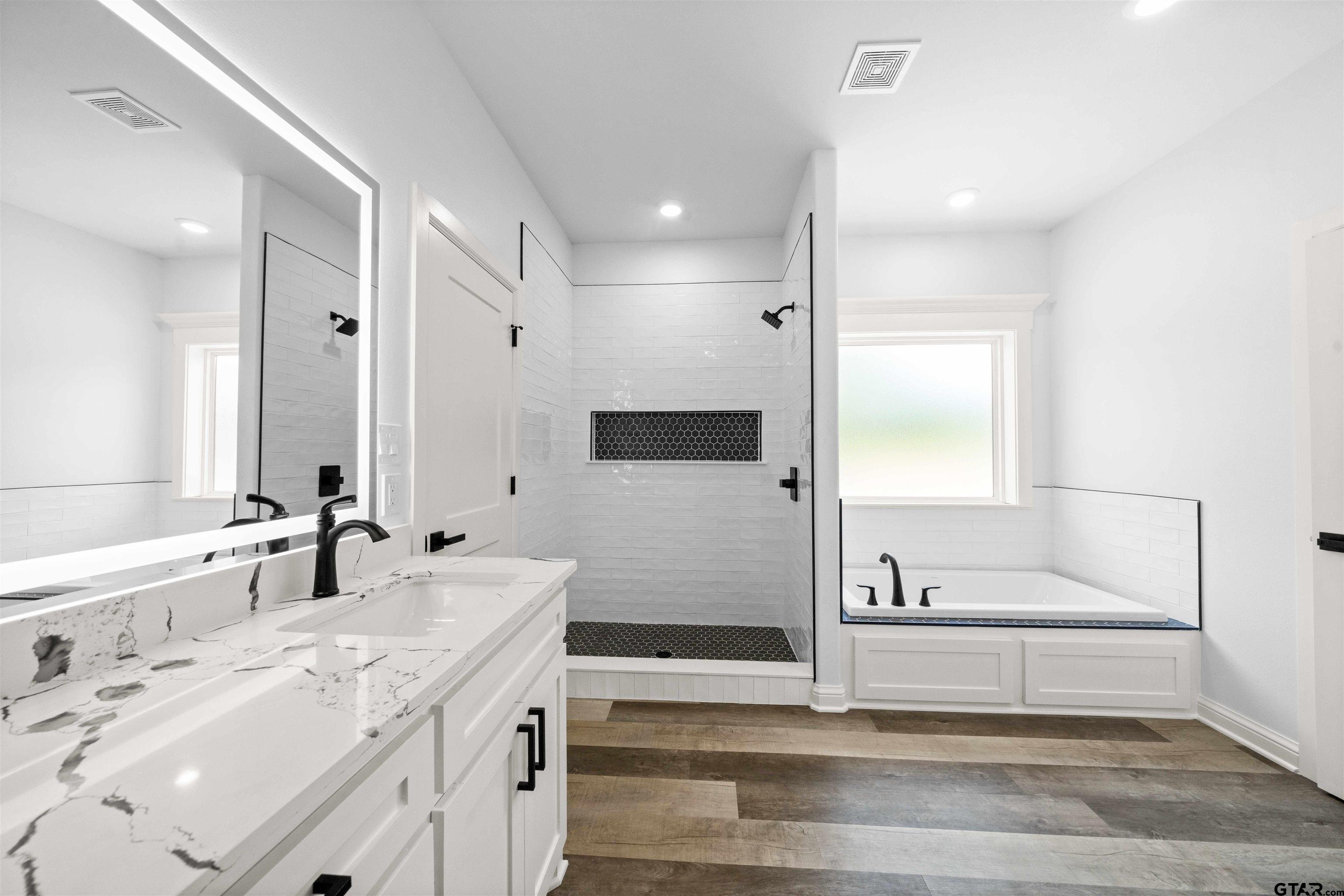 17124 Fountain Cir Property Photo 18