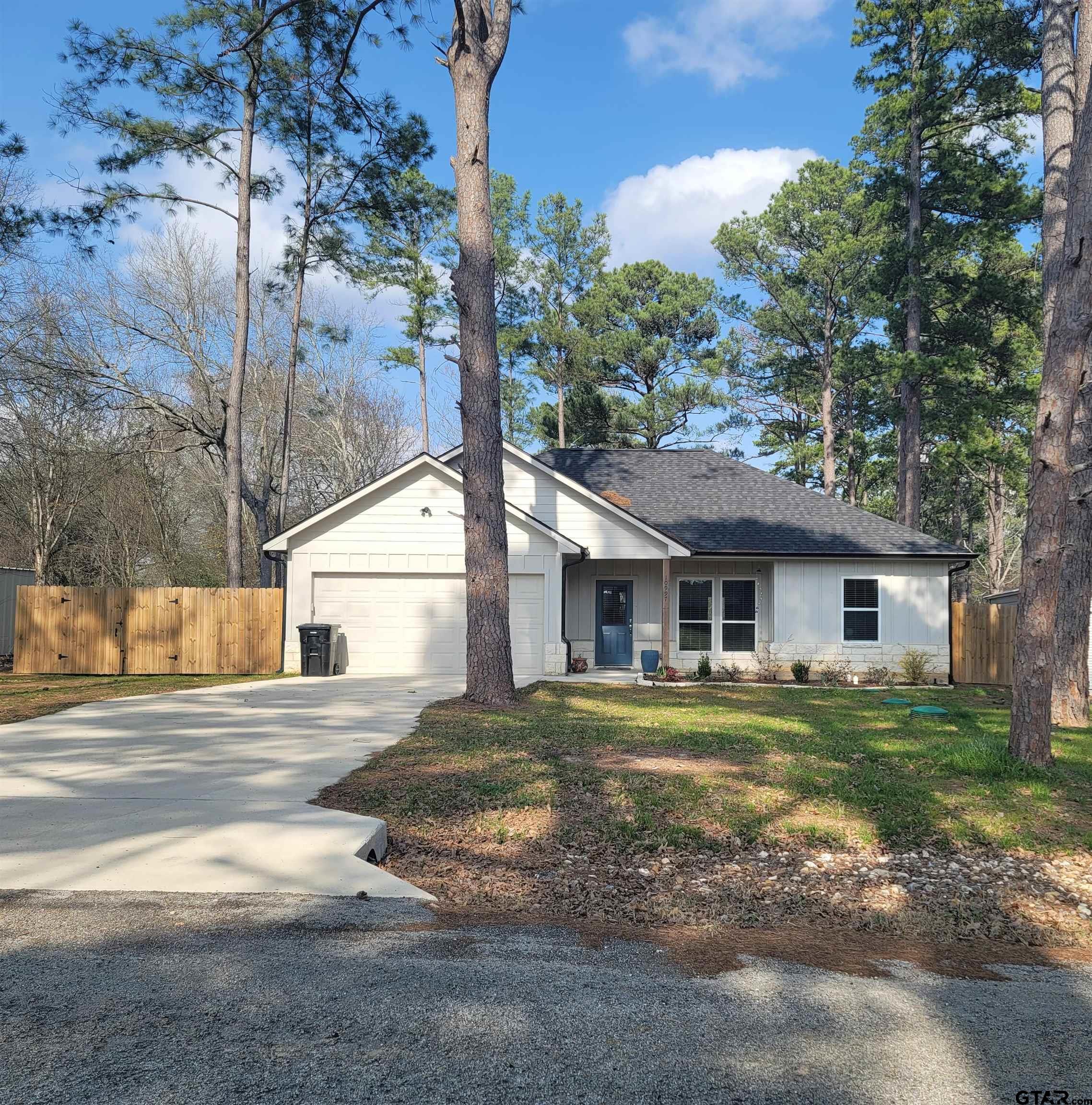 10997 Forest Ln Property Photo