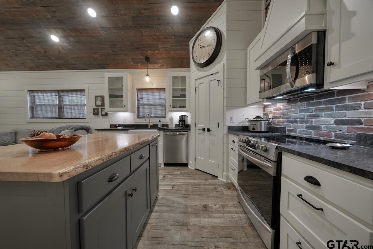 18763 Cr 437 Property Photo 12