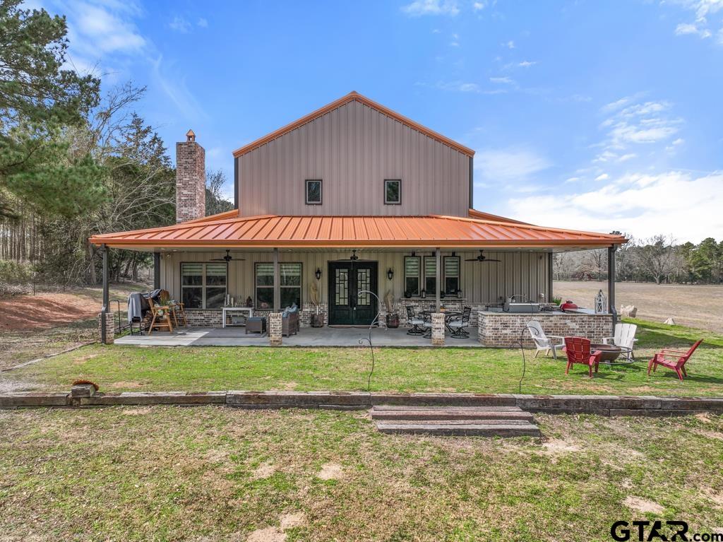 636 Spruce Rd Property Photo