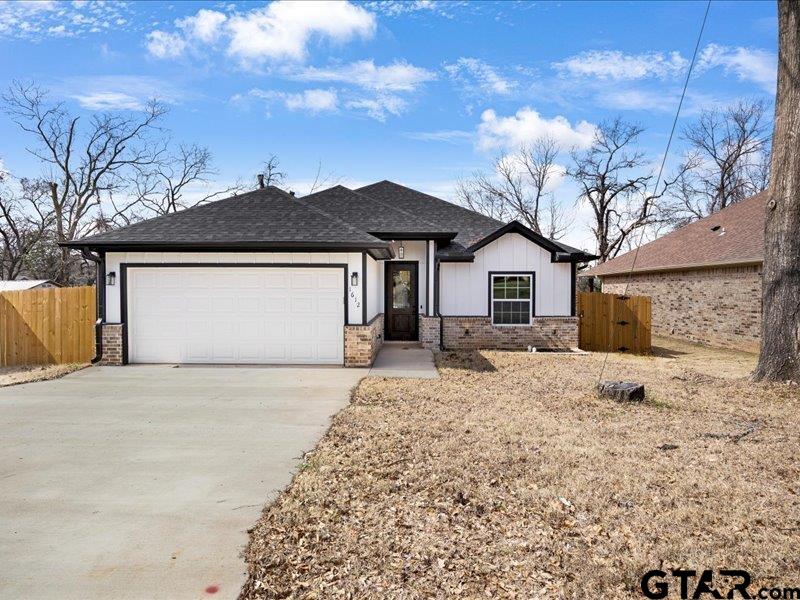 1612 N Ross Ave Property Photo 1