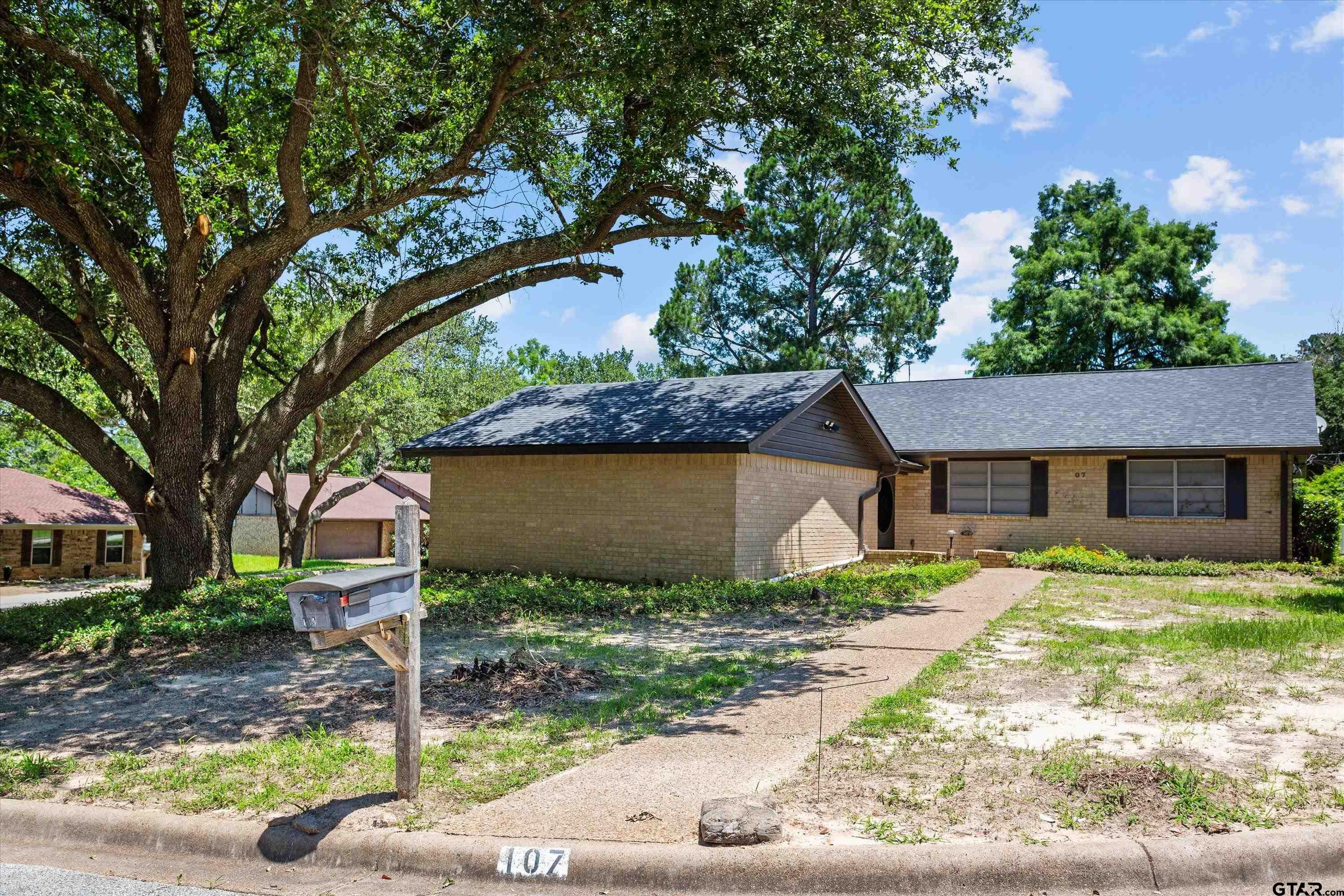107 Karen Dr Property Photo