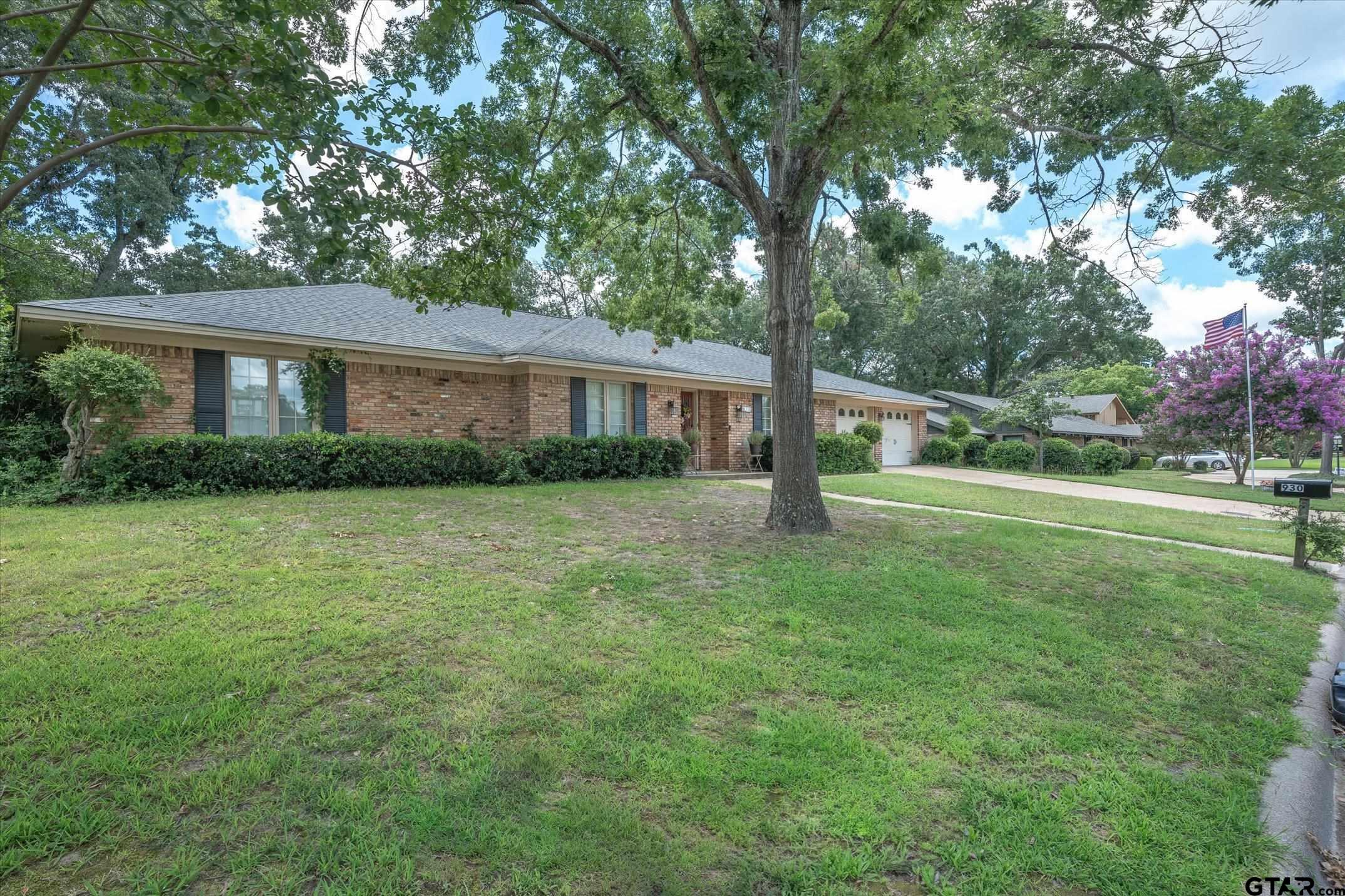 930 Bradley Dr Property Photo