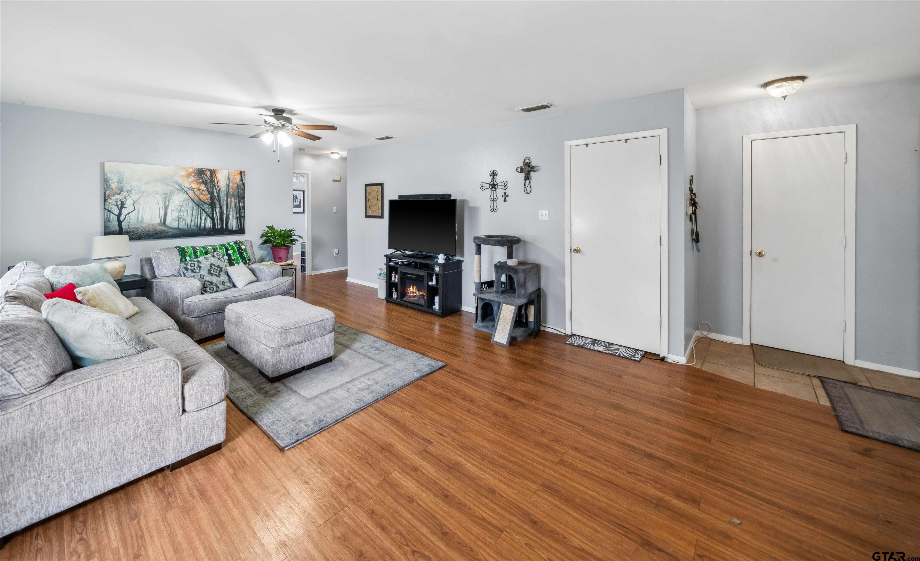 313 Azalea Trail Property Photo 4