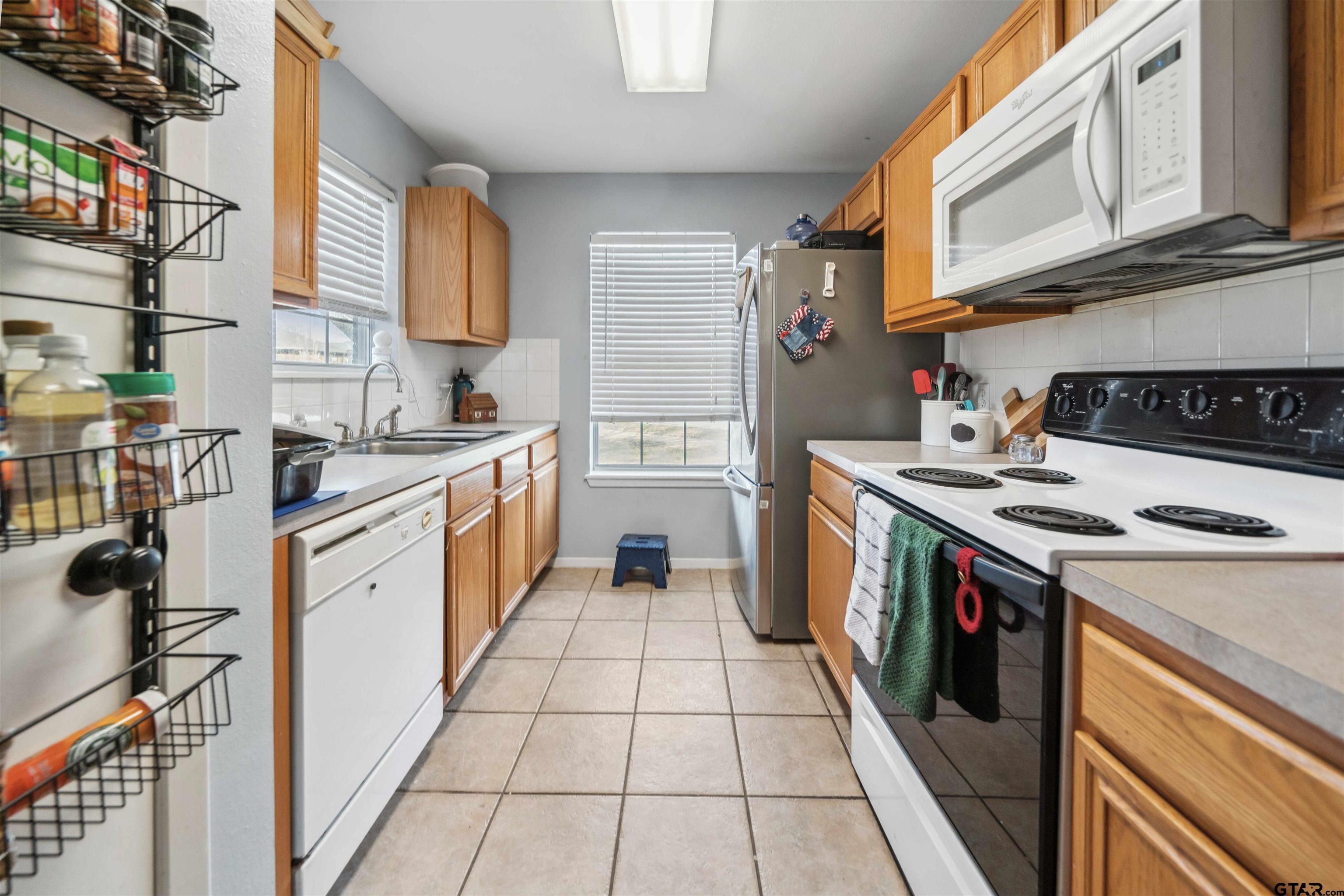 313 Azalea Trail Property Photo 5