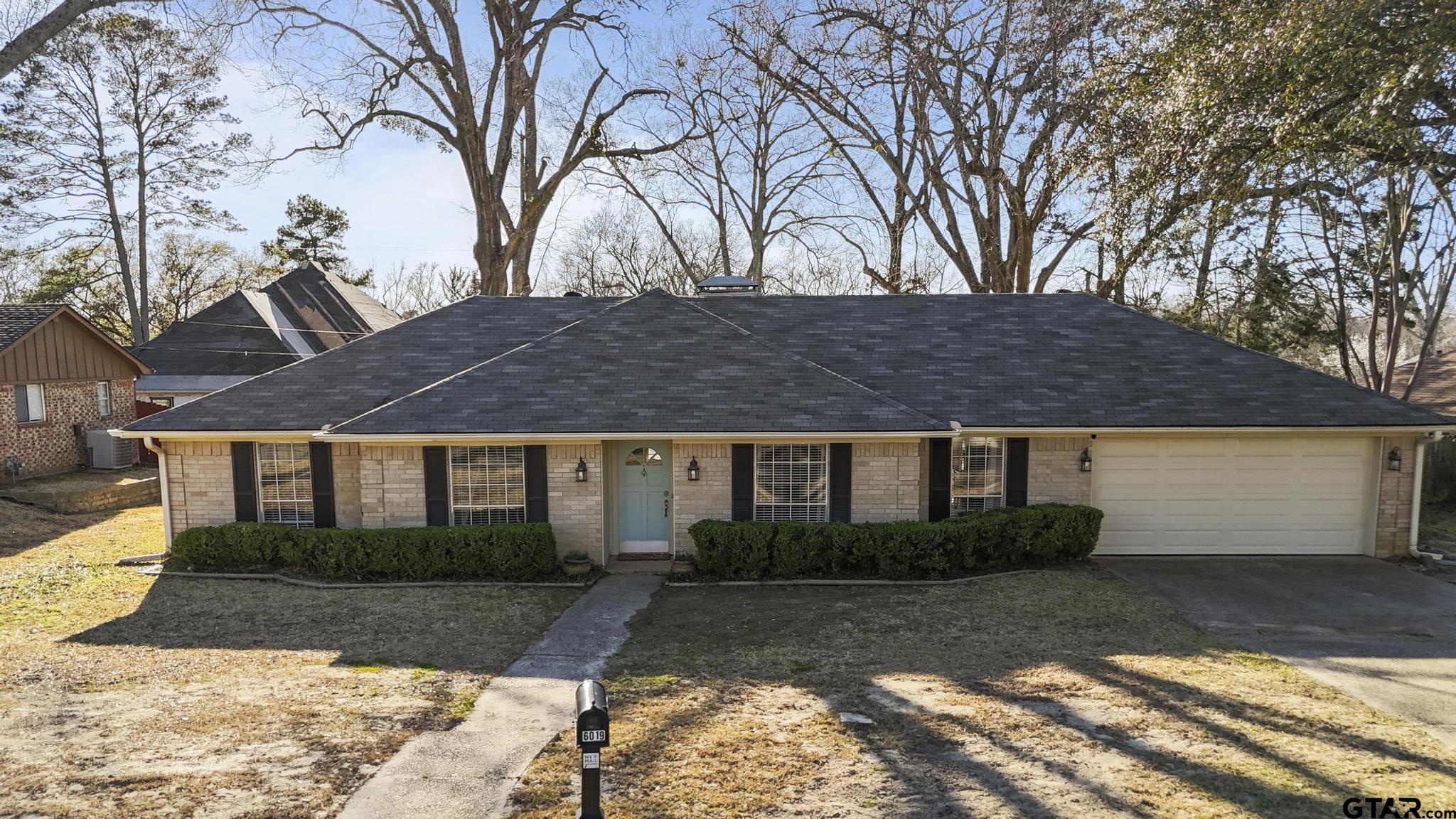 6019 Huntington Property Photo