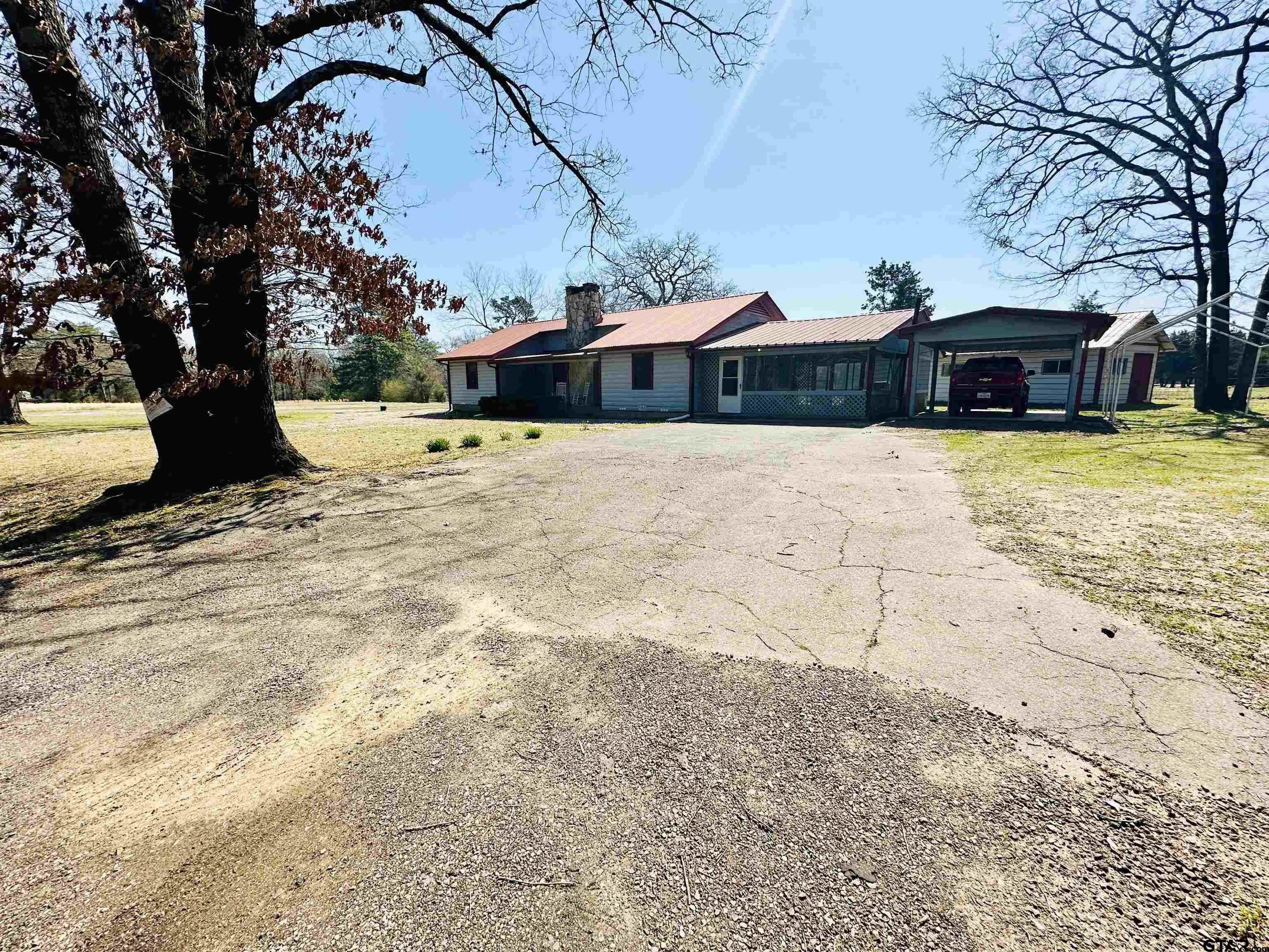 318 Se County Road 4265 Property Photo