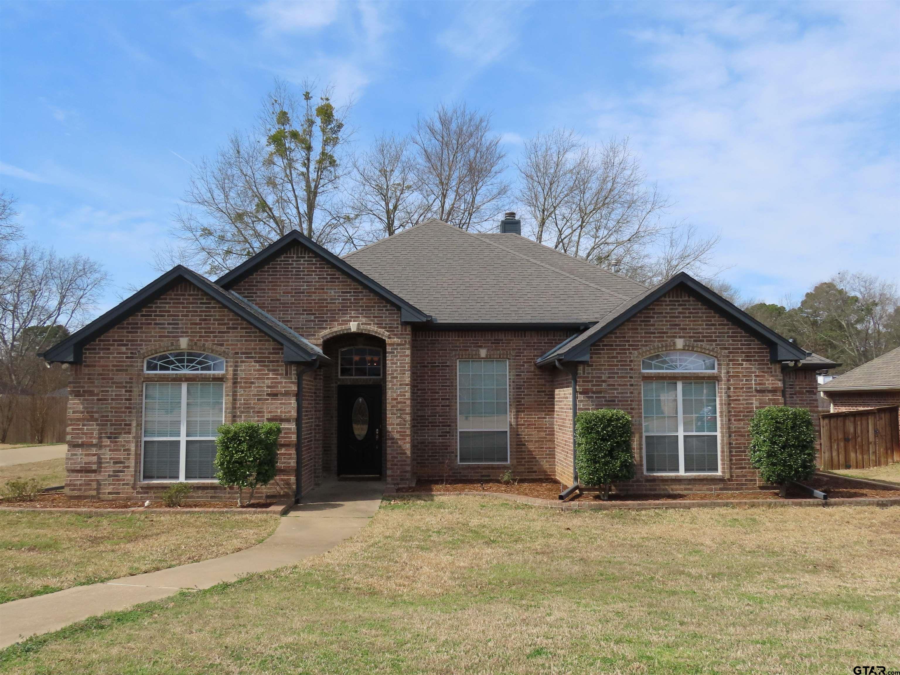 2062 Old Oak Property Photo