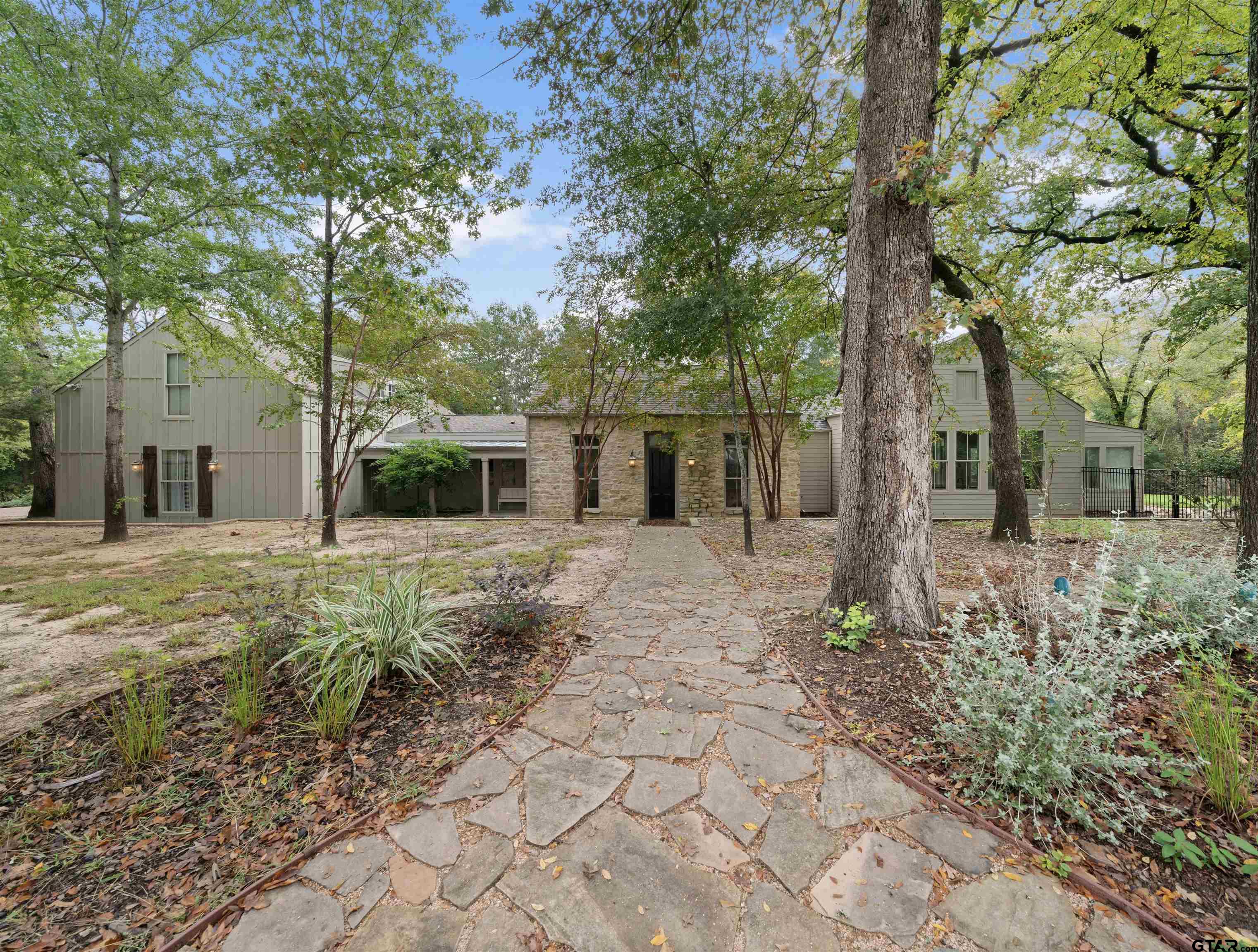 23611 Ridgeview Dr Property Photo
