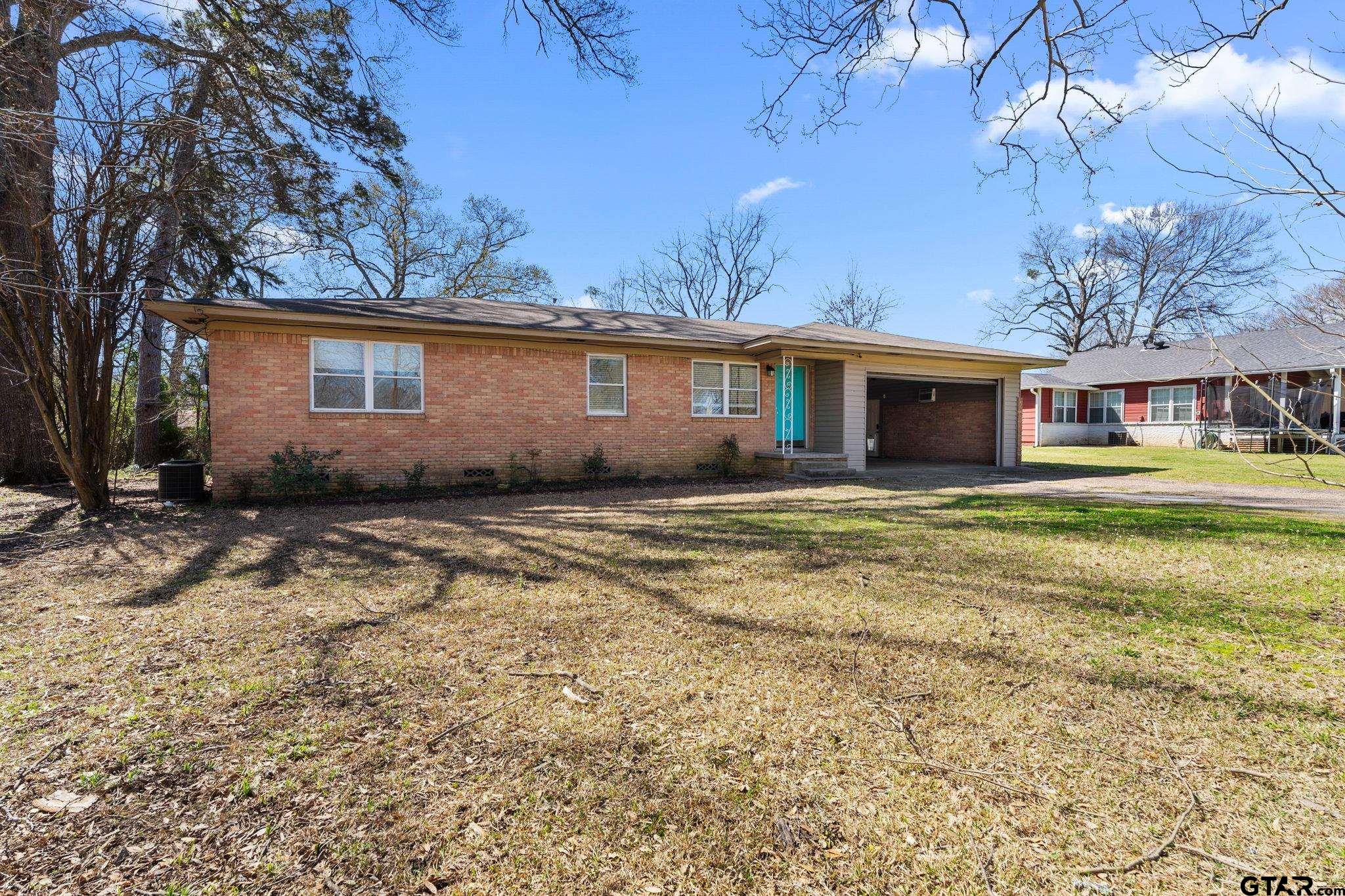 104 W Blackstone Dr. Property Photo