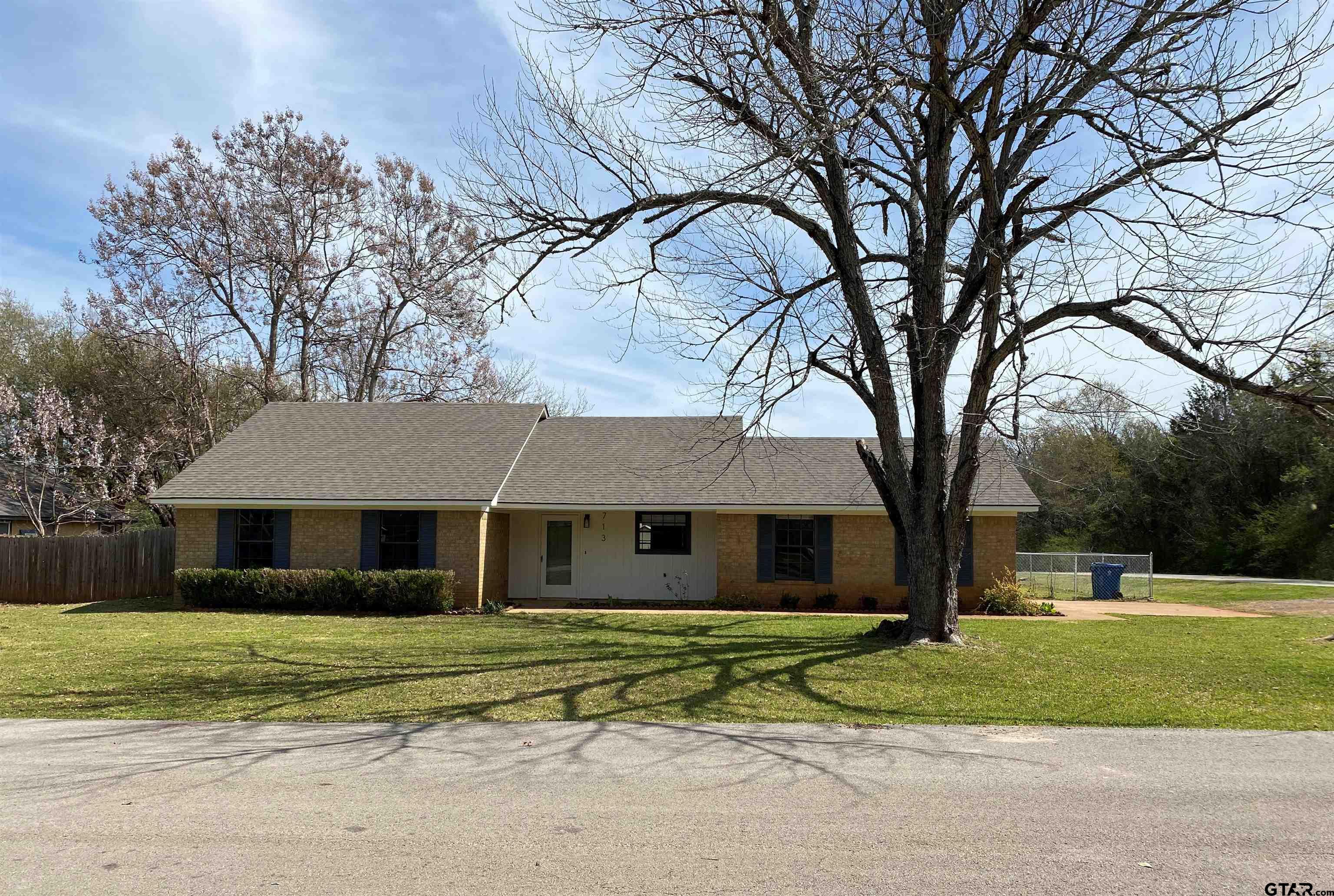 713 Pheasant Ln Property Photo