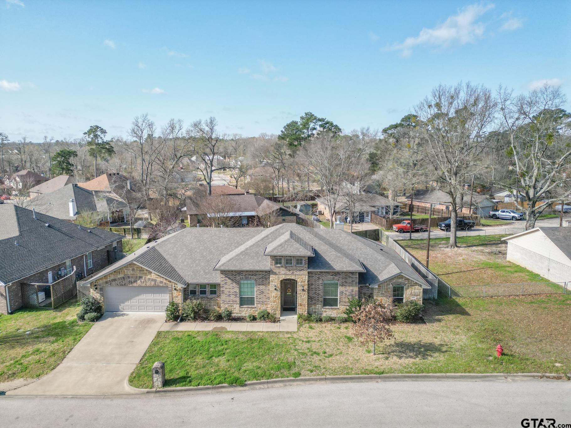 208 Pinewood Dr. Property Photo