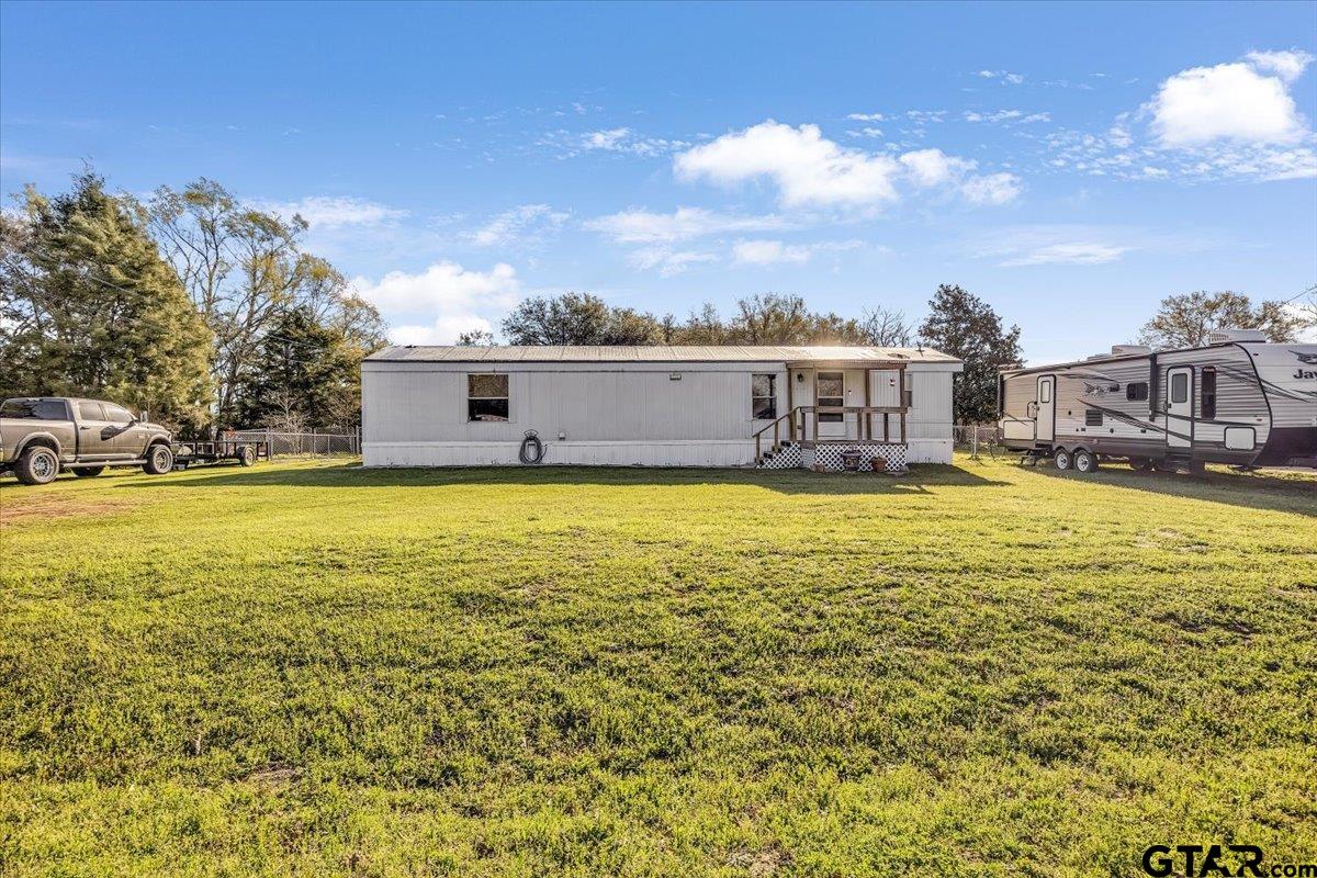 16181 Lakeview Cir Property Photo