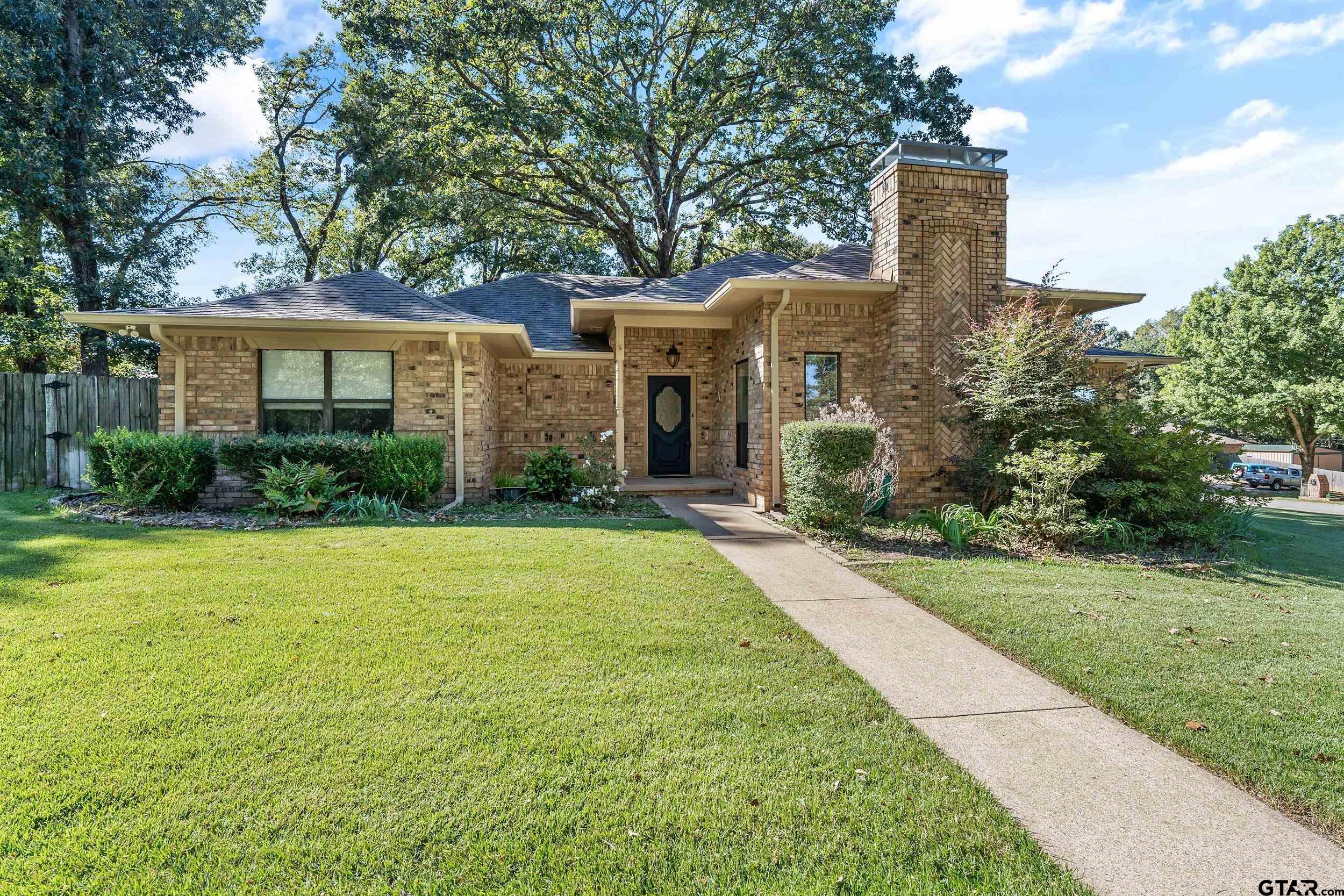 313 Royal Circle Property Photo