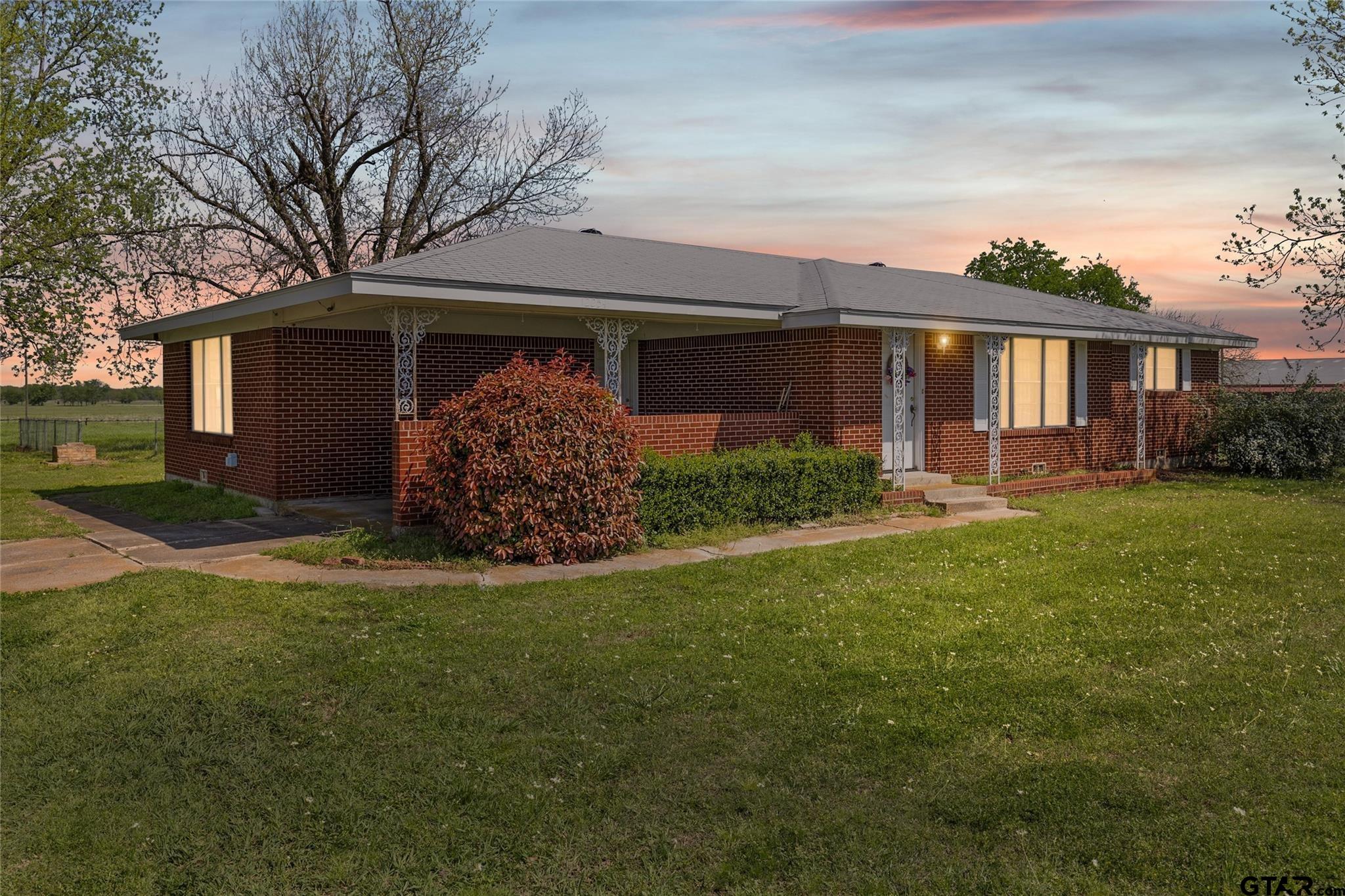 12254 N Farm Road 69 Property Photo 1
