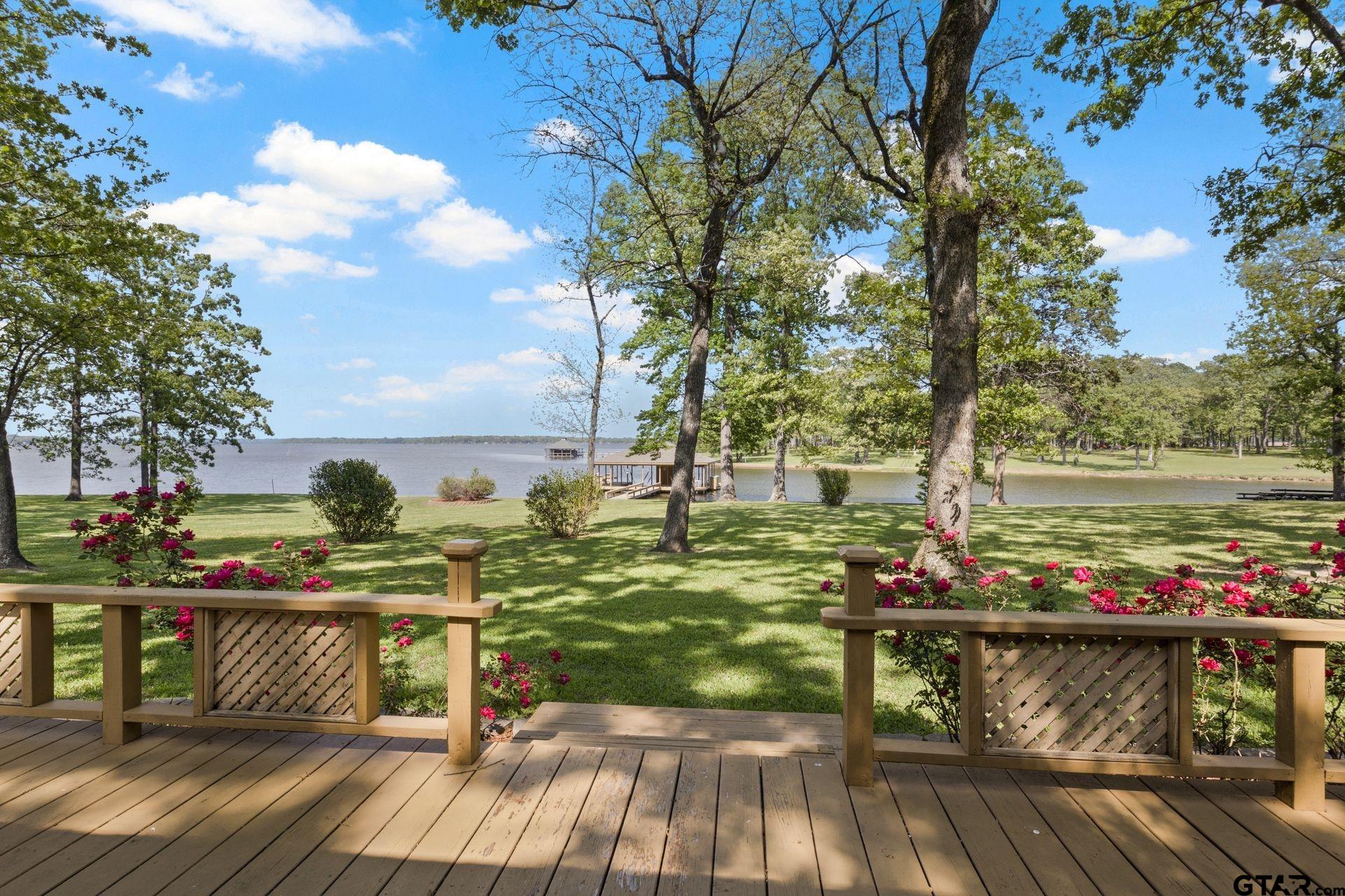 520 Private Road 5517 Property Photo 1