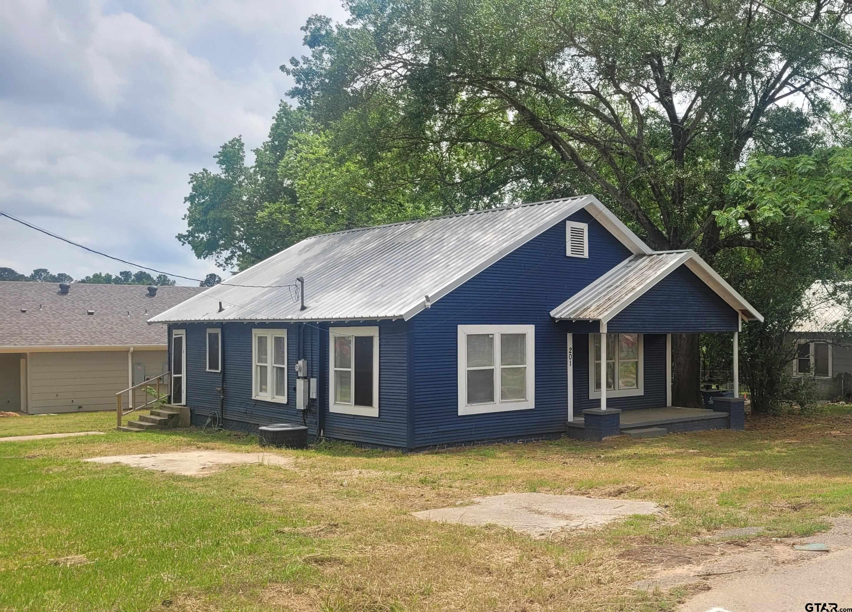 201 W Phillips Property Photo