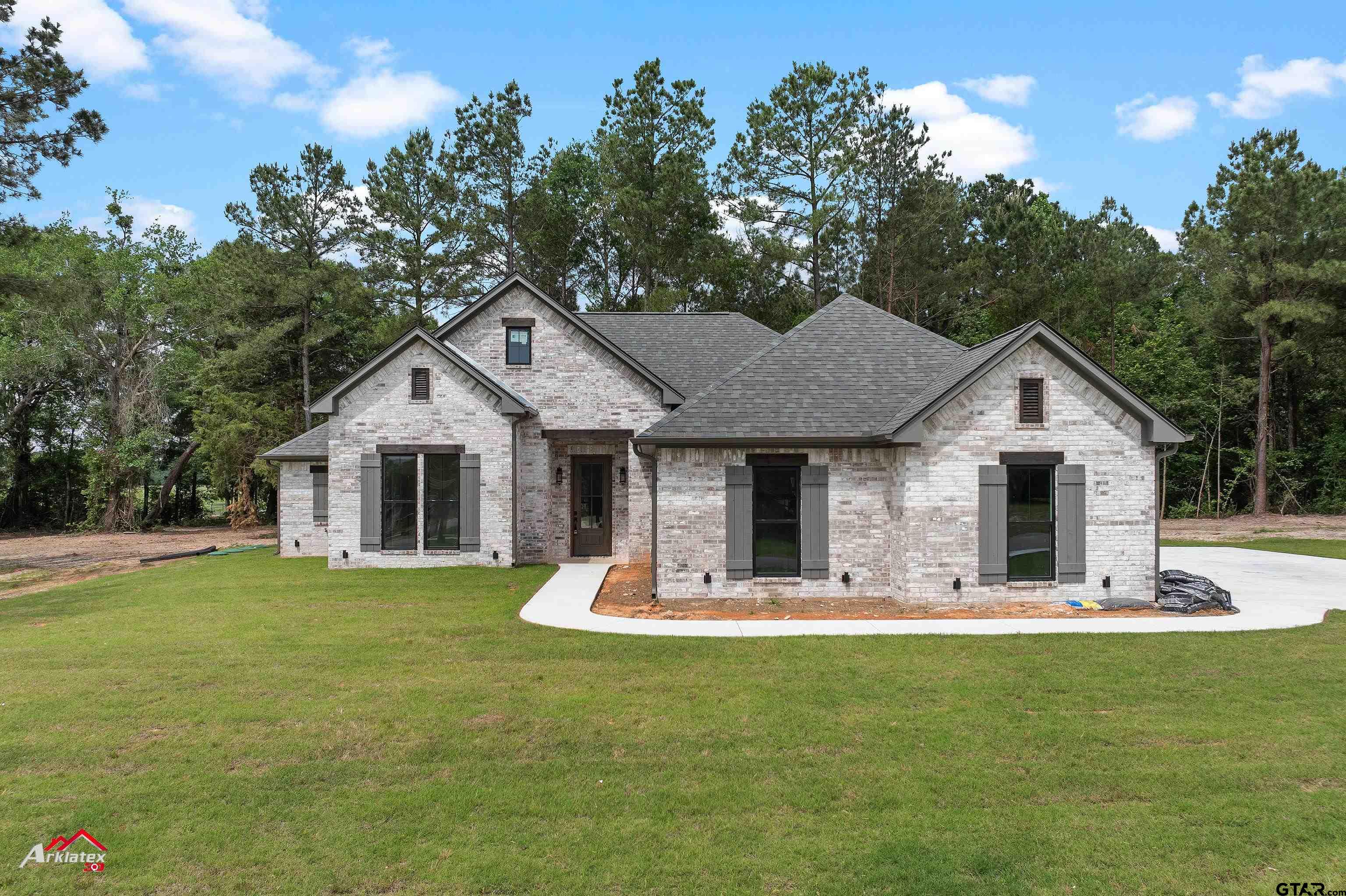 326 Clara Ln Property Photo
