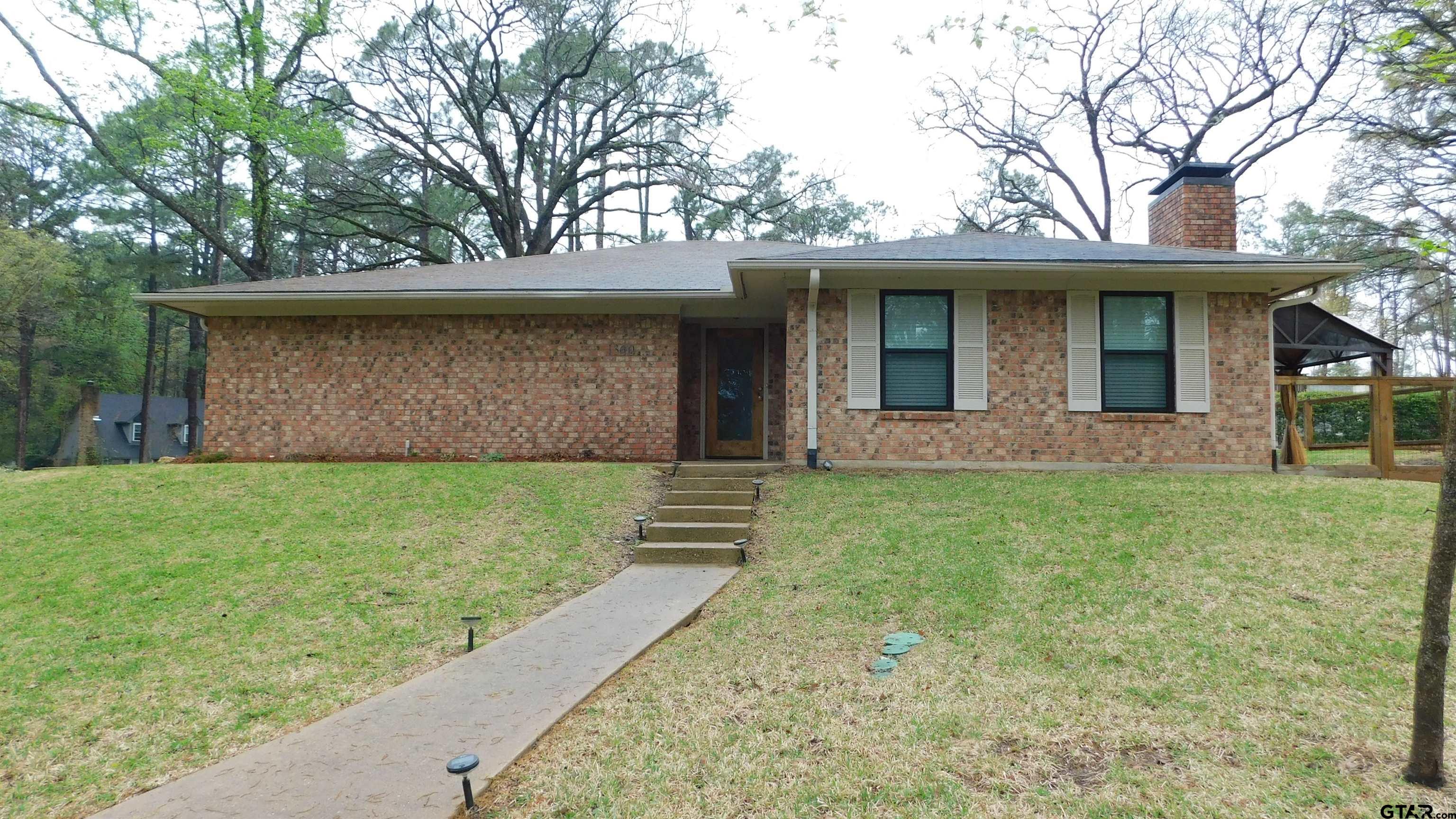 1360 Bridle Path Property Photo