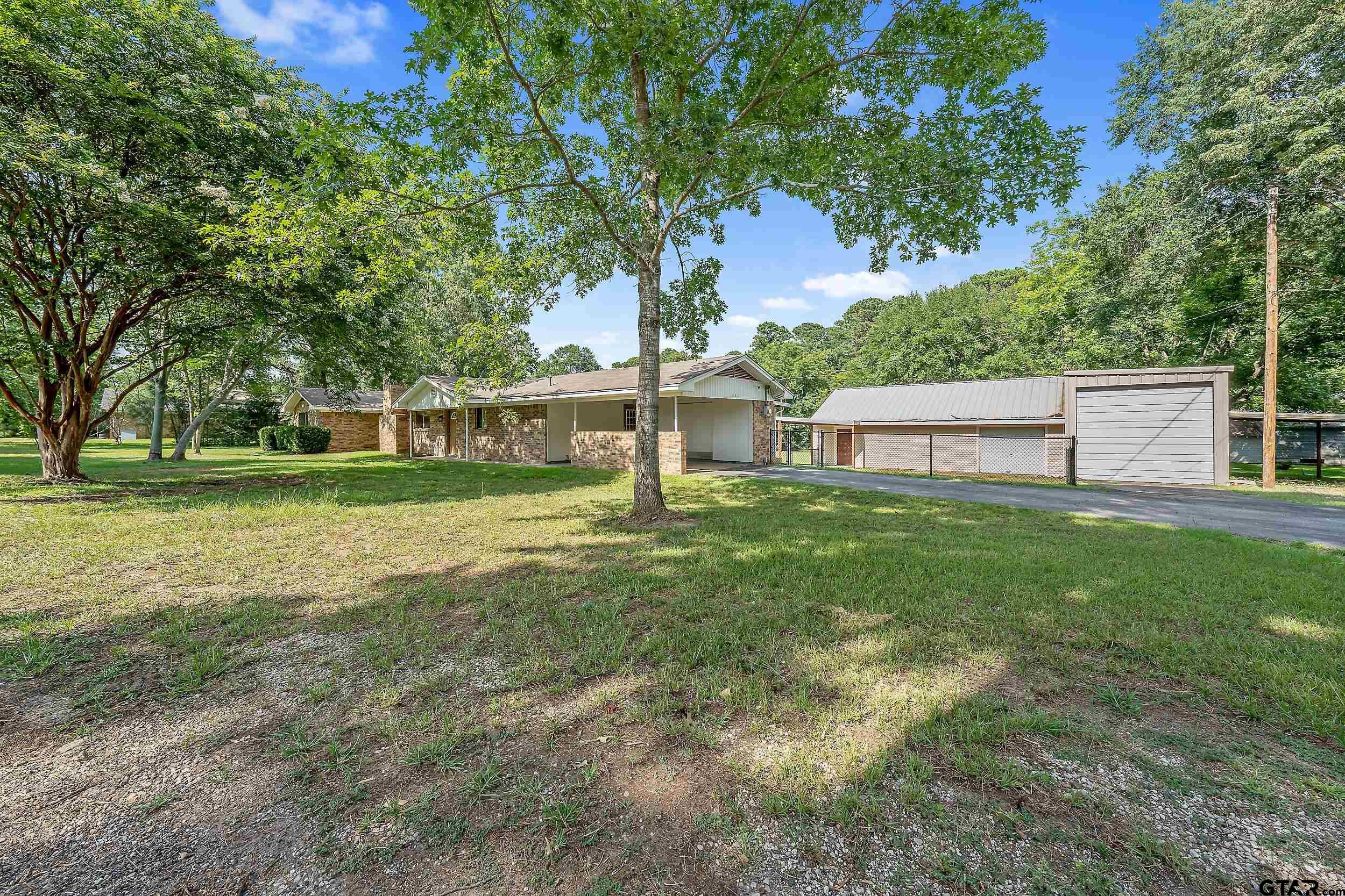1621 & 1627 Baseball Loop Property Photo 1