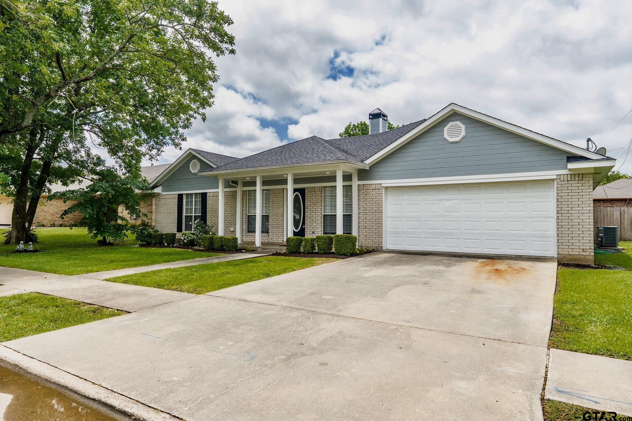 1881 Woodbridge Drive Property Photo 2