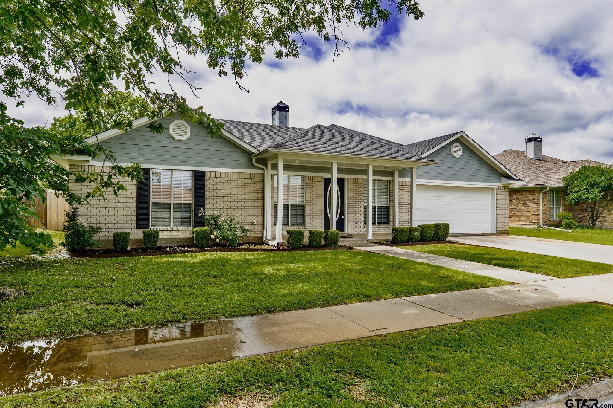 1881 Woodbridge Drive Property Photo 3