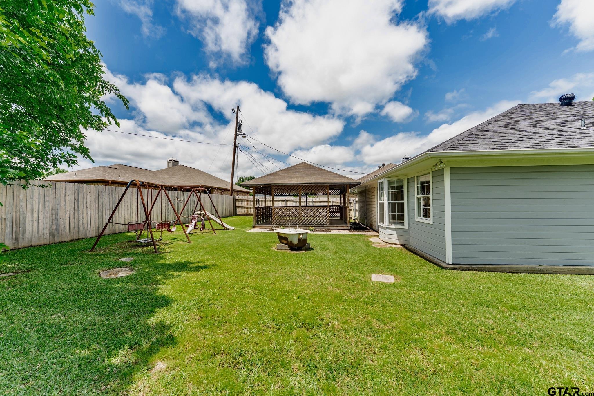 1881 Woodbridge Drive Property Photo 5