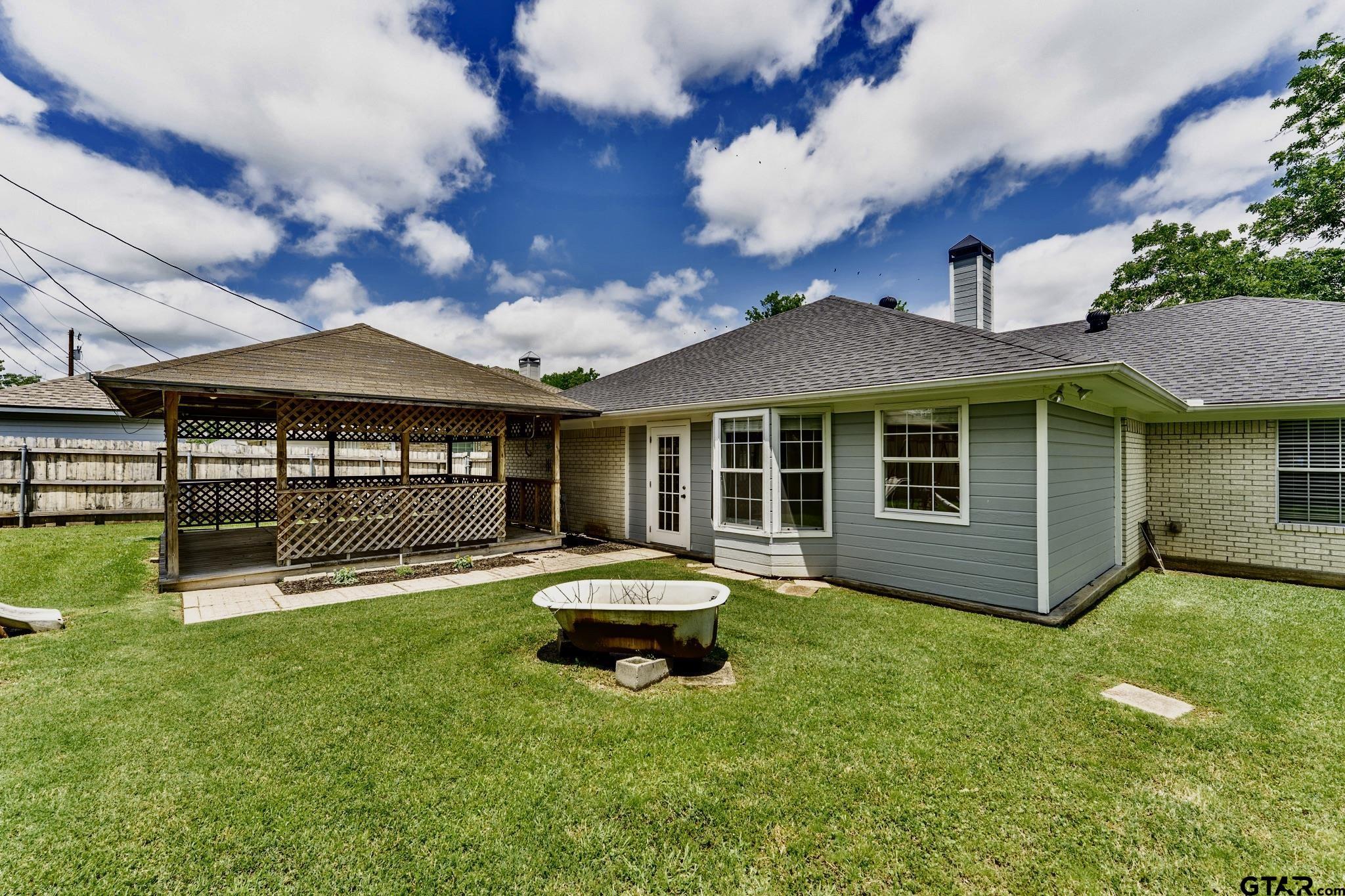 1881 Woodbridge Drive Property Photo 6