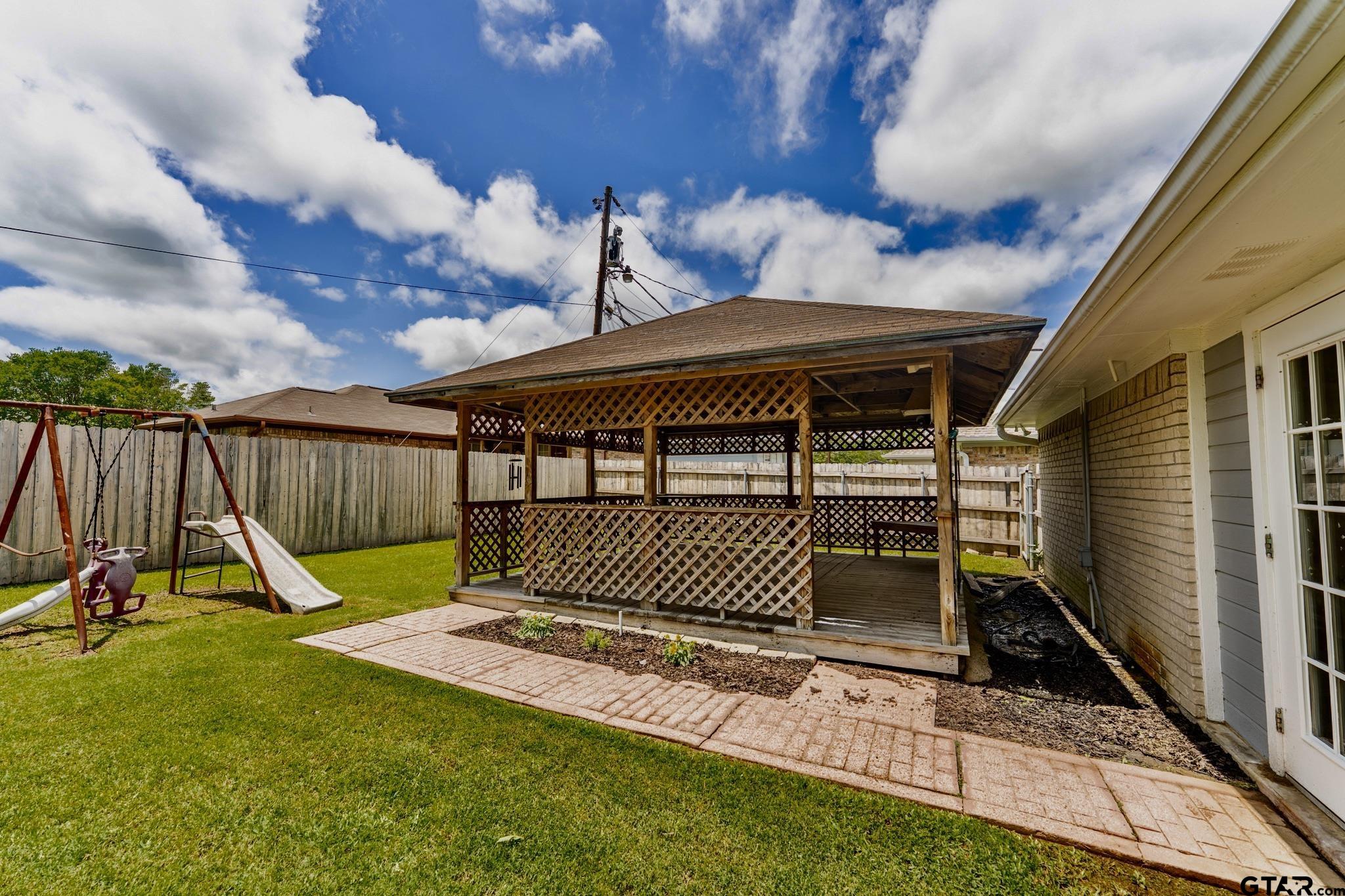 1881 Woodbridge Drive Property Photo 8