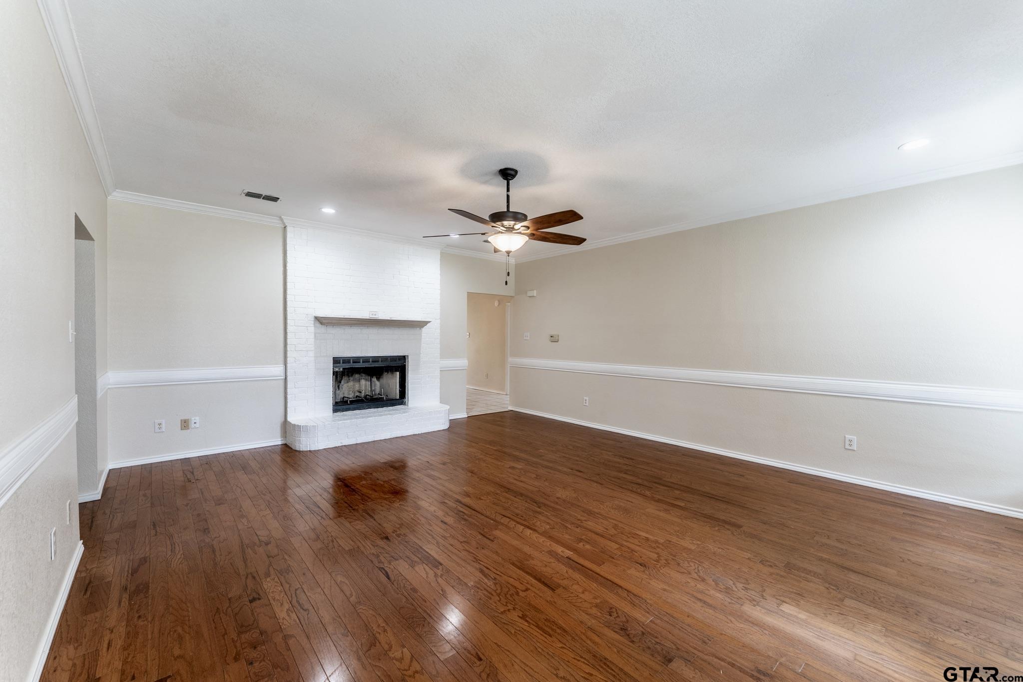 1881 Woodbridge Drive Property Photo 9