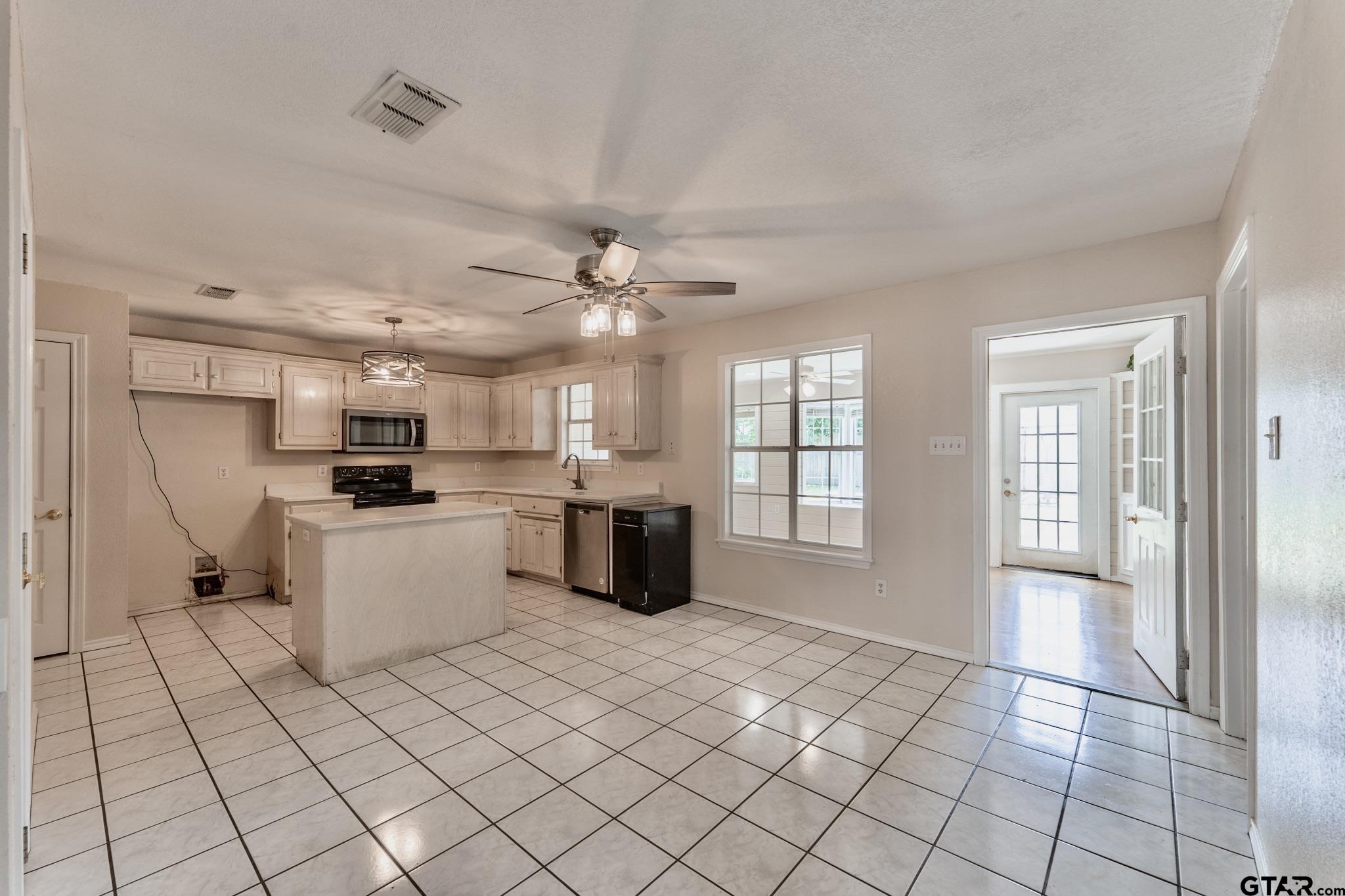 1881 Woodbridge Drive Property Photo 12