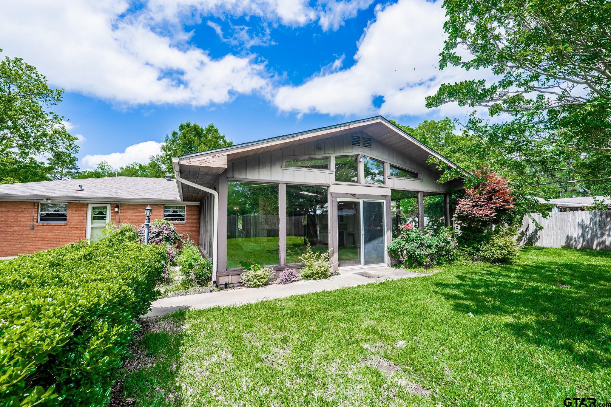 138 Drexel Drive Property Photo 4