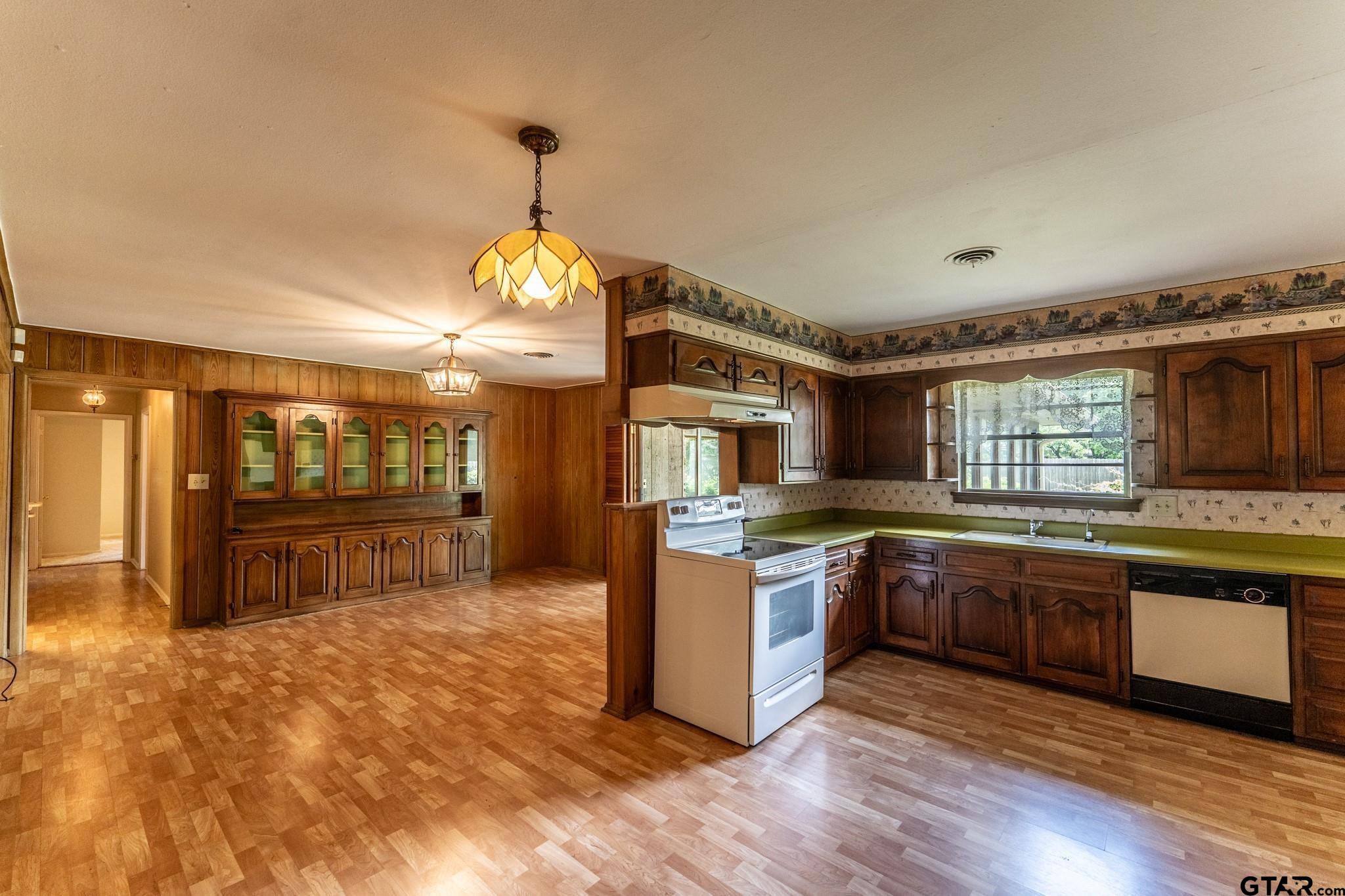 138 Drexel Drive Property Photo 9