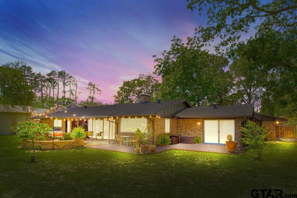 225 Texas Drive Property Photo