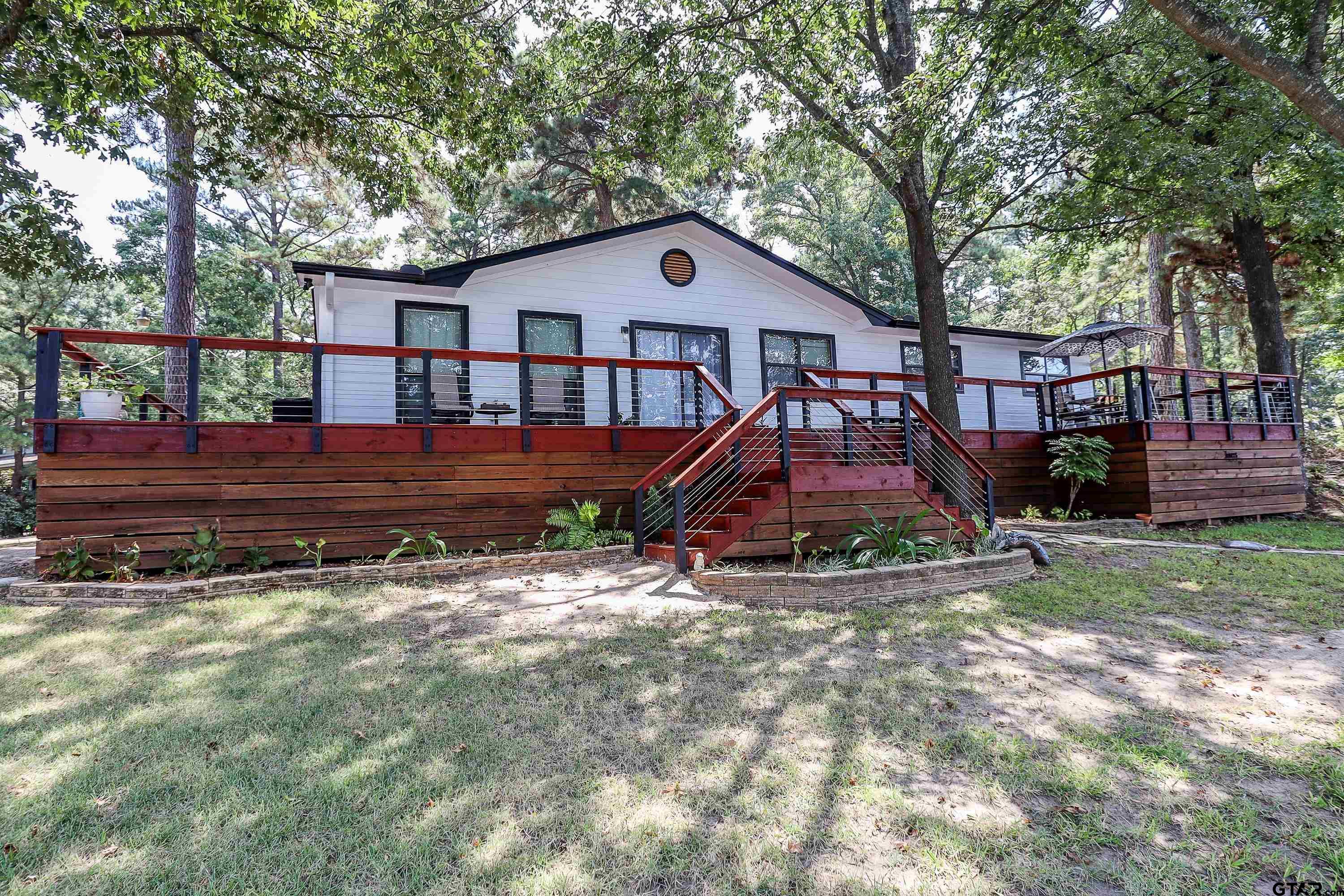 306 Lake Drive Property Photo