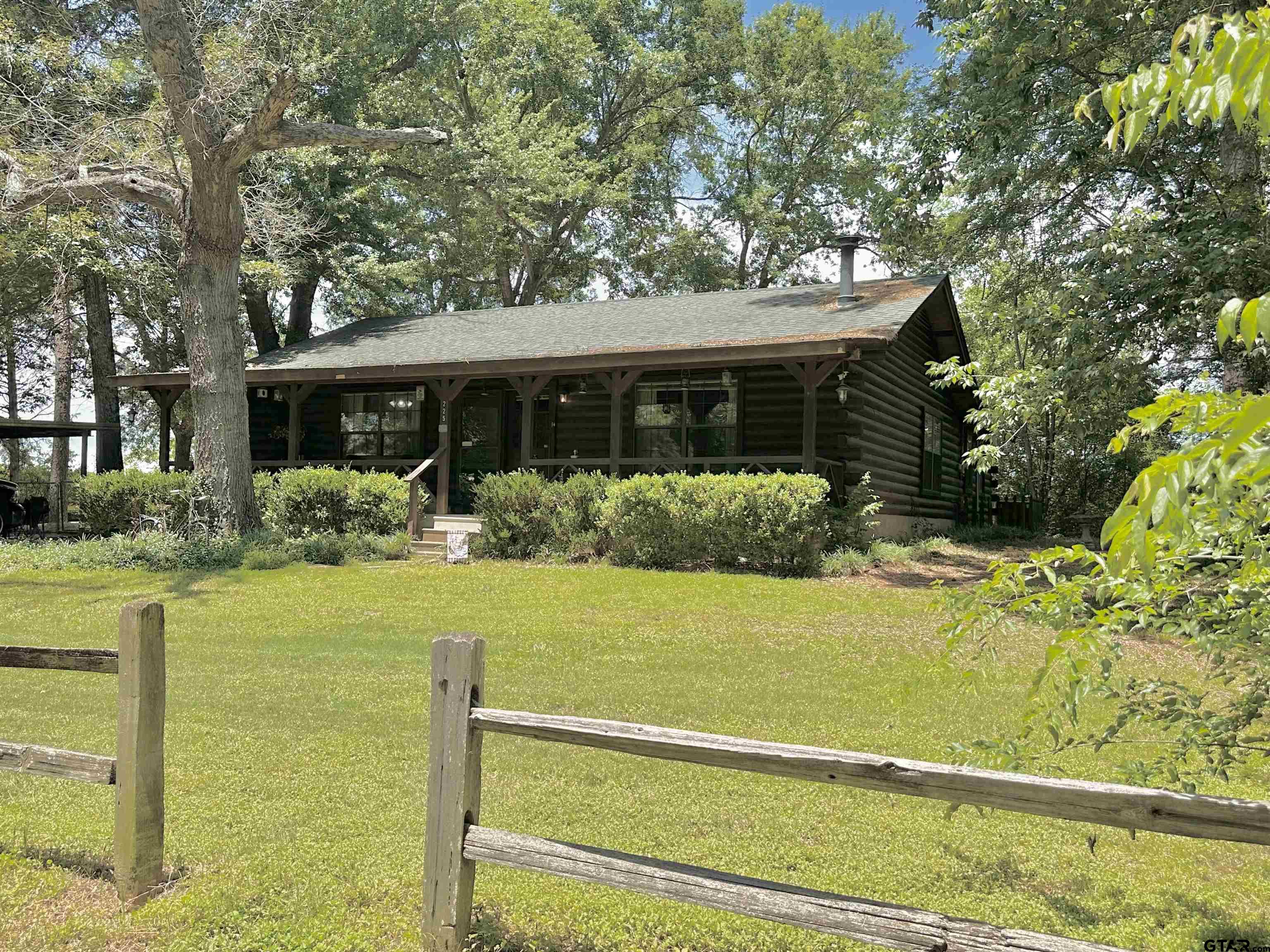 225 Springwood Cir Property Photo 1