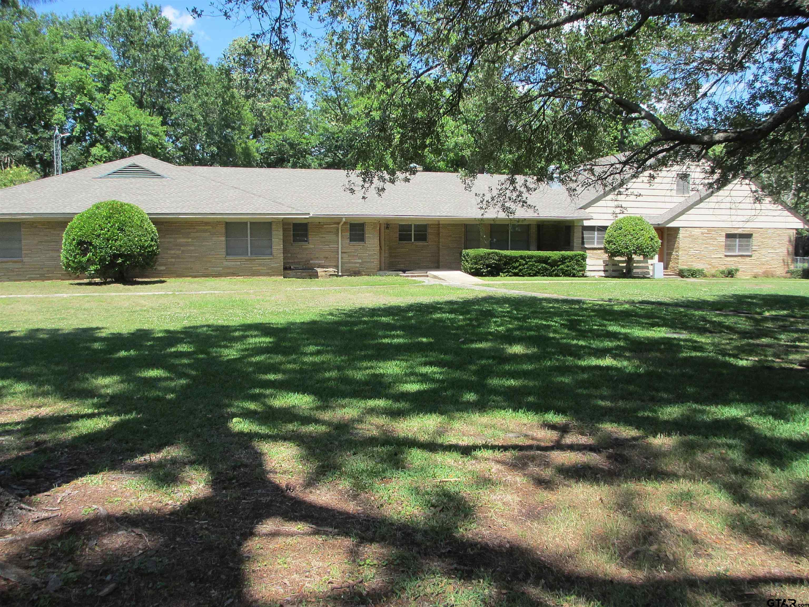 1009 Brook Dr Property Photo 1