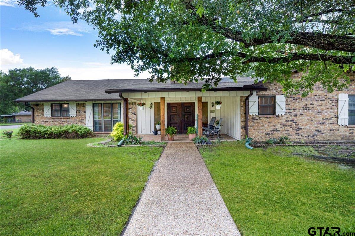 800 Neches Dr Property Photo 1