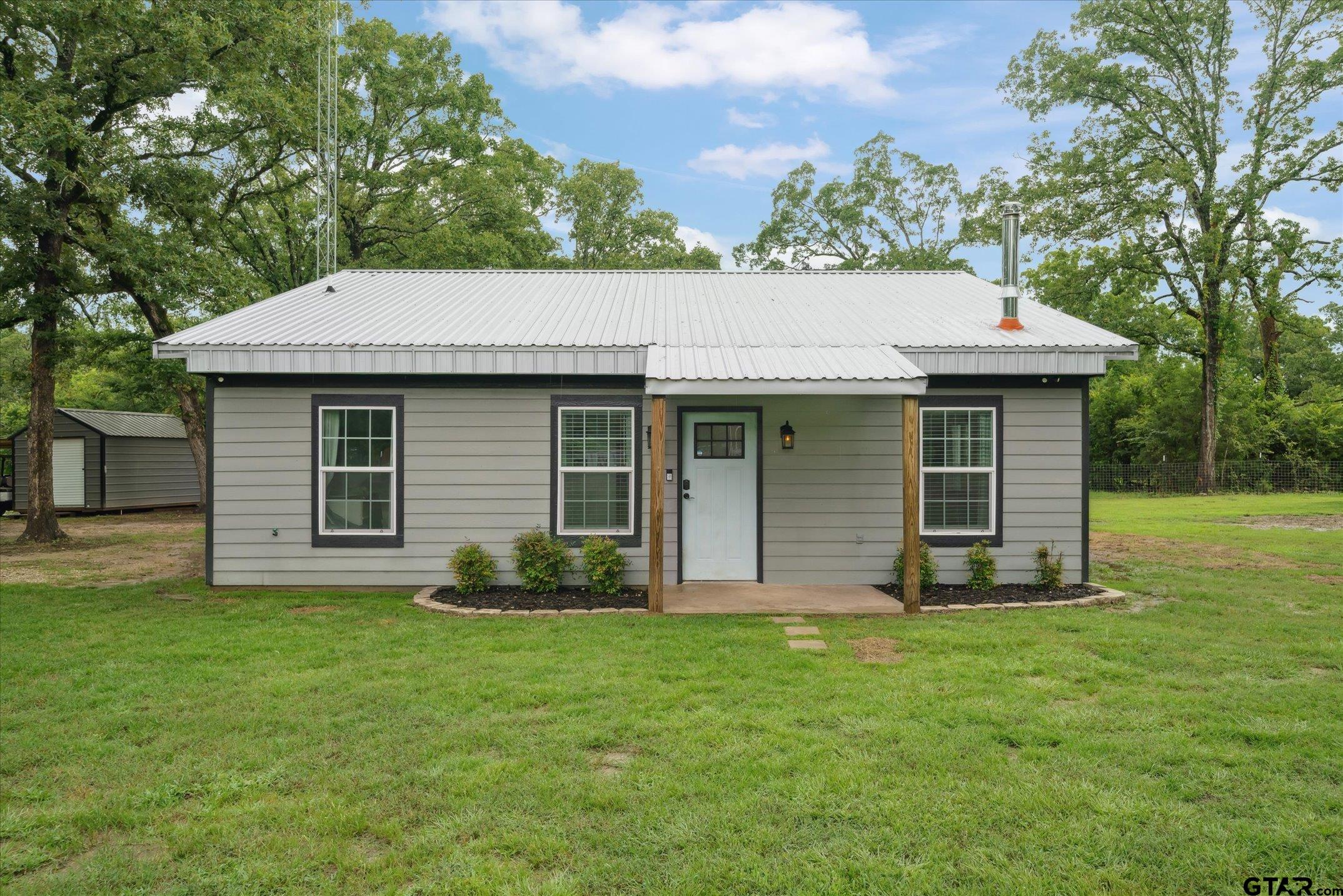 128 County Road 1900 Property Photo 1