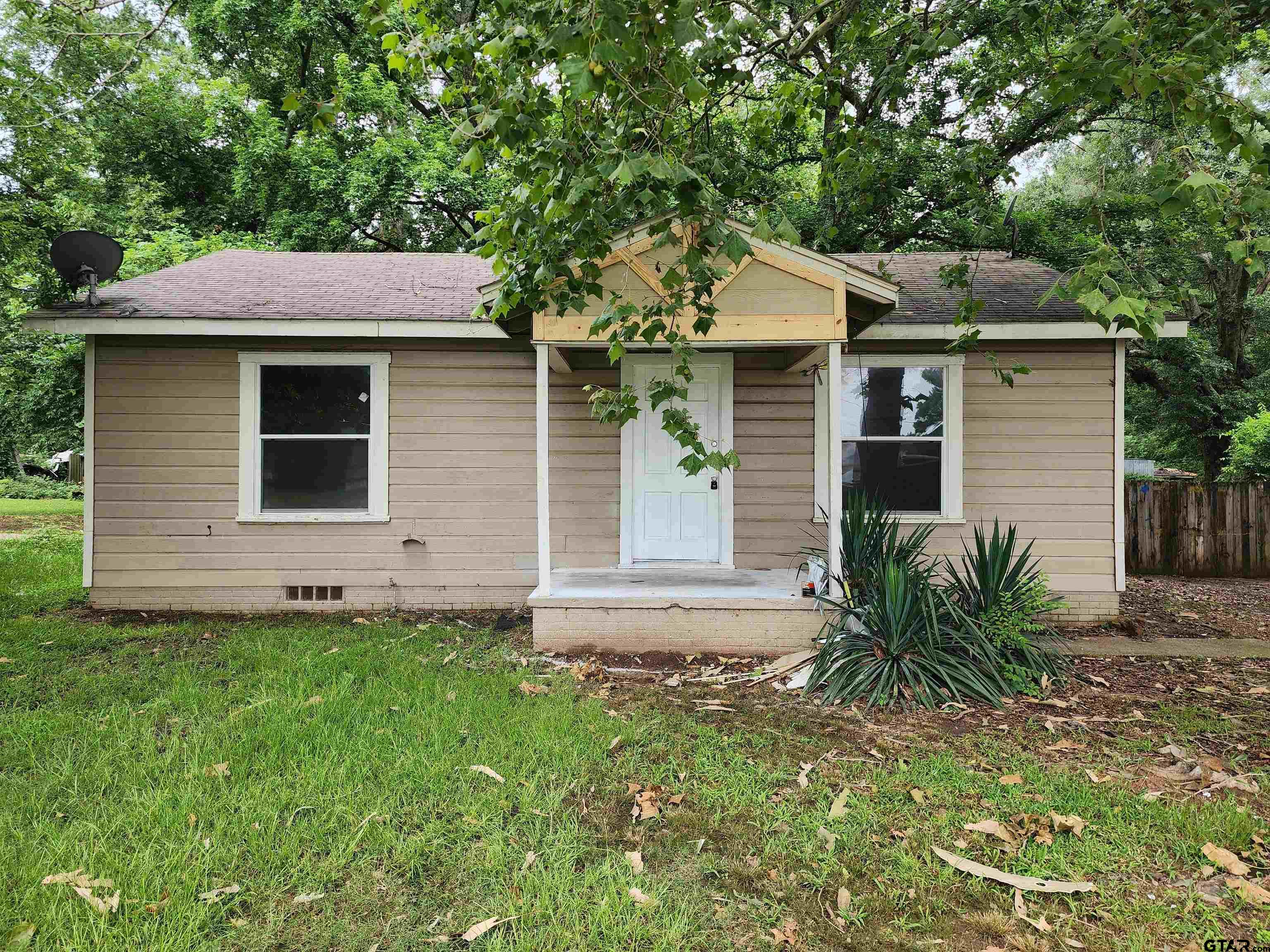 230 Broach St Property Photo 1