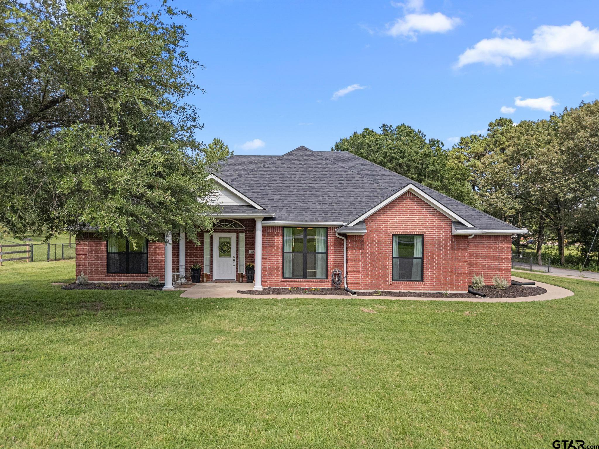 200 N Lexington Dr Property Photo 1