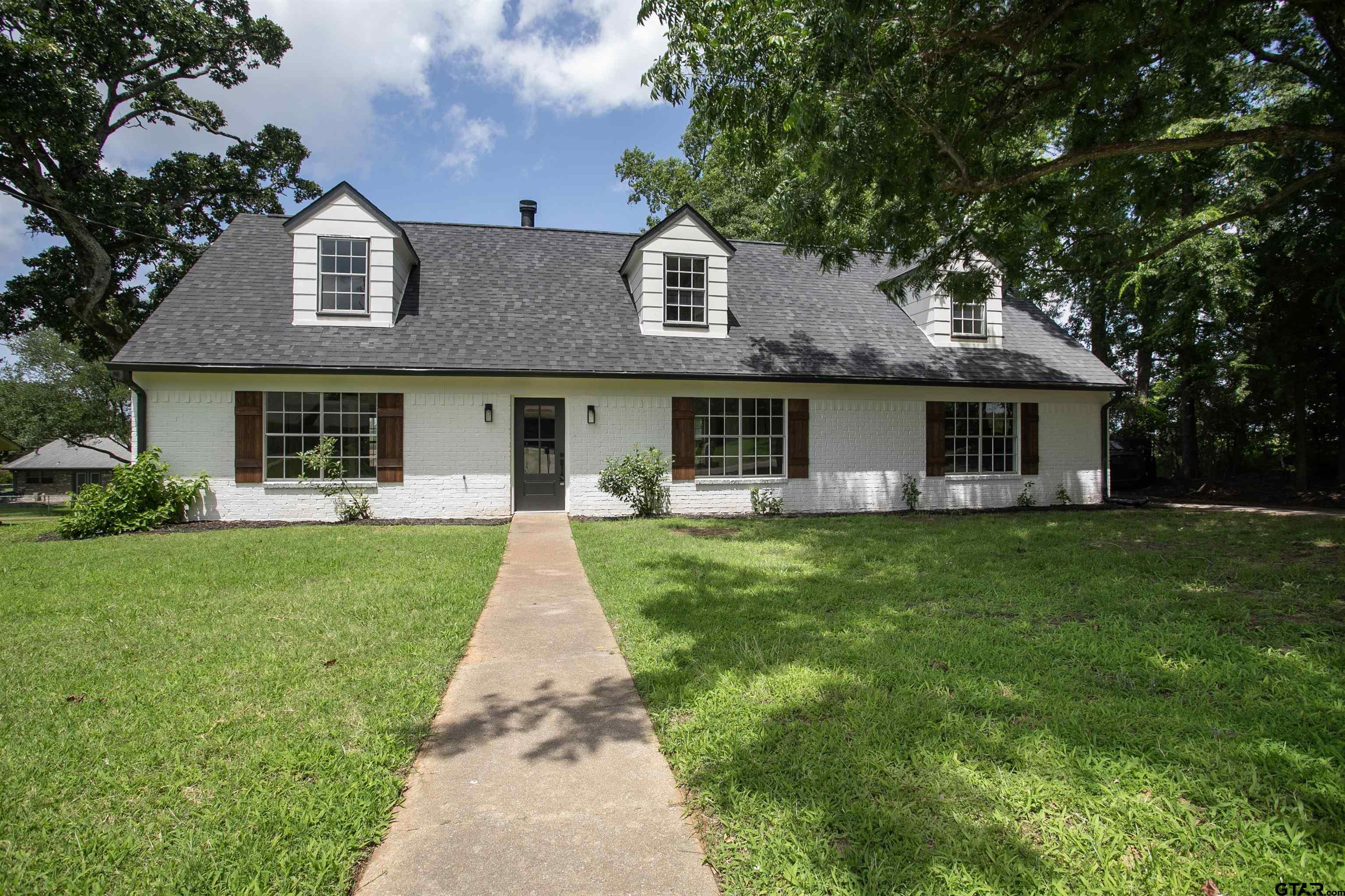 305 Joan Ln Property Photo 1