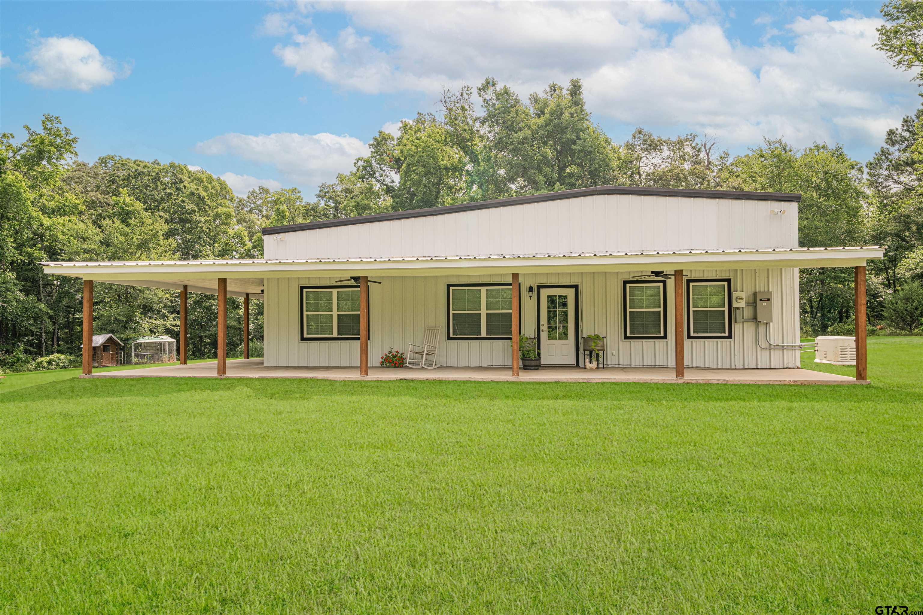 2212 Farmers Branch Property Photo 1