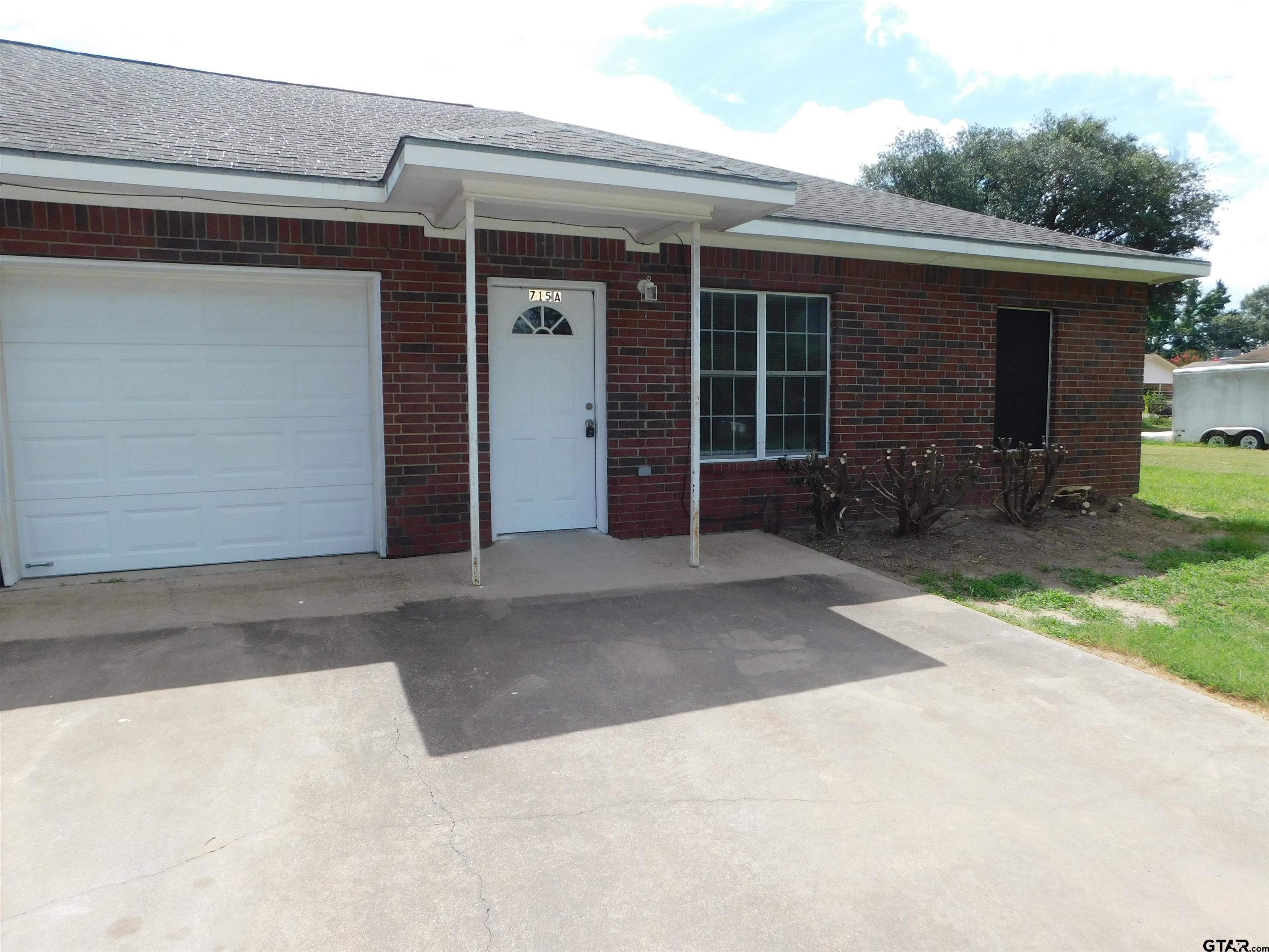 715-A ELIZABETH 1 Property Photo 1