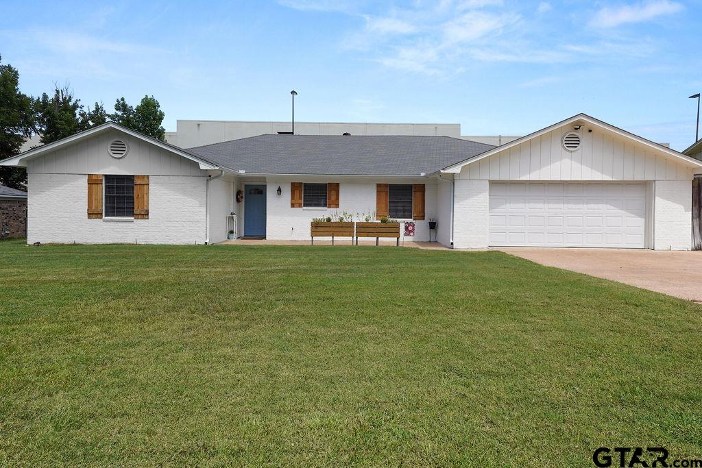 7408 Hollyoak Dr. Property Photo 1