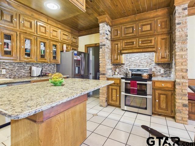 2382 Crystal Dr Property Photo 16