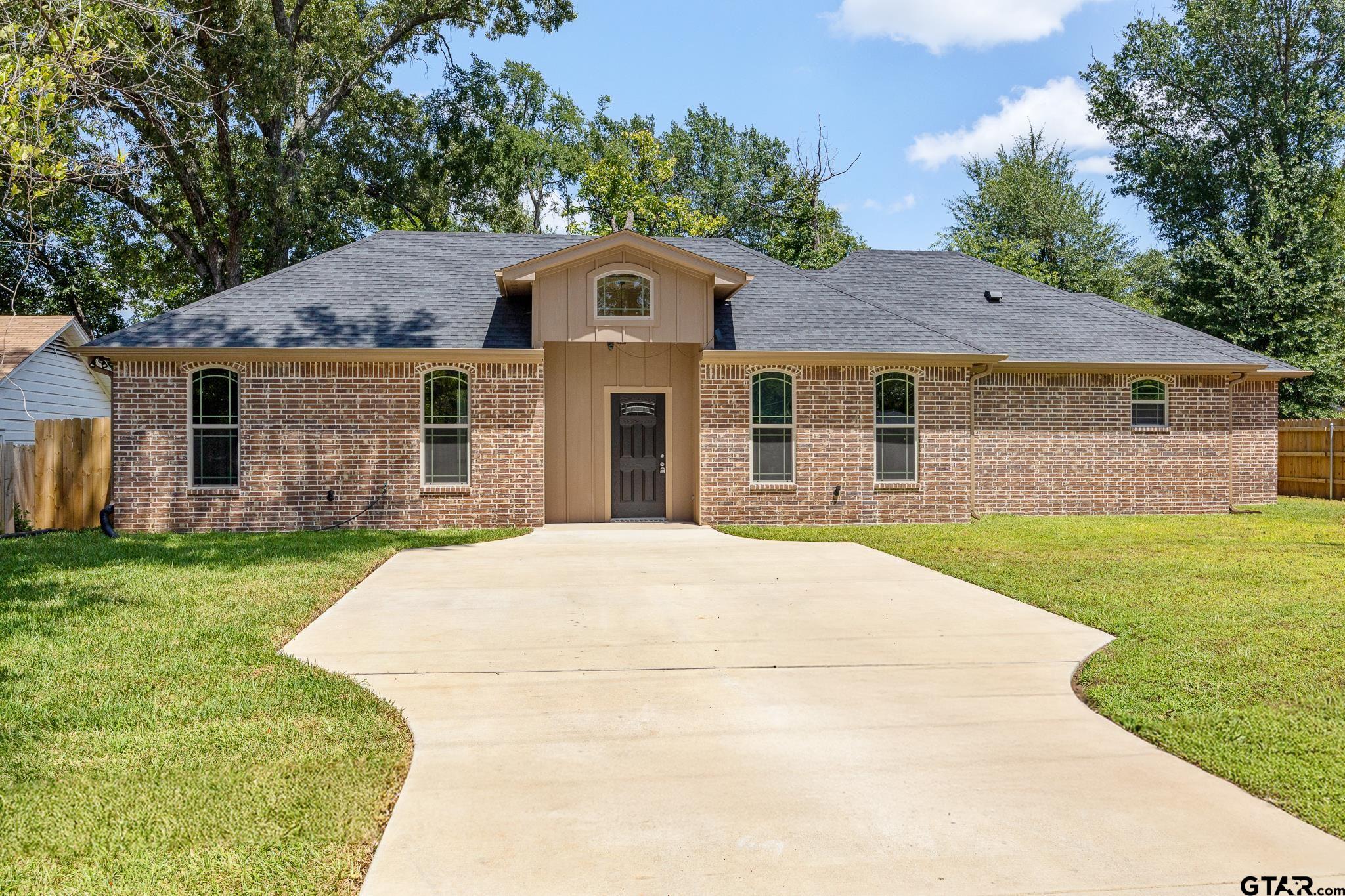 1720 Outer Dr Property Photo 1